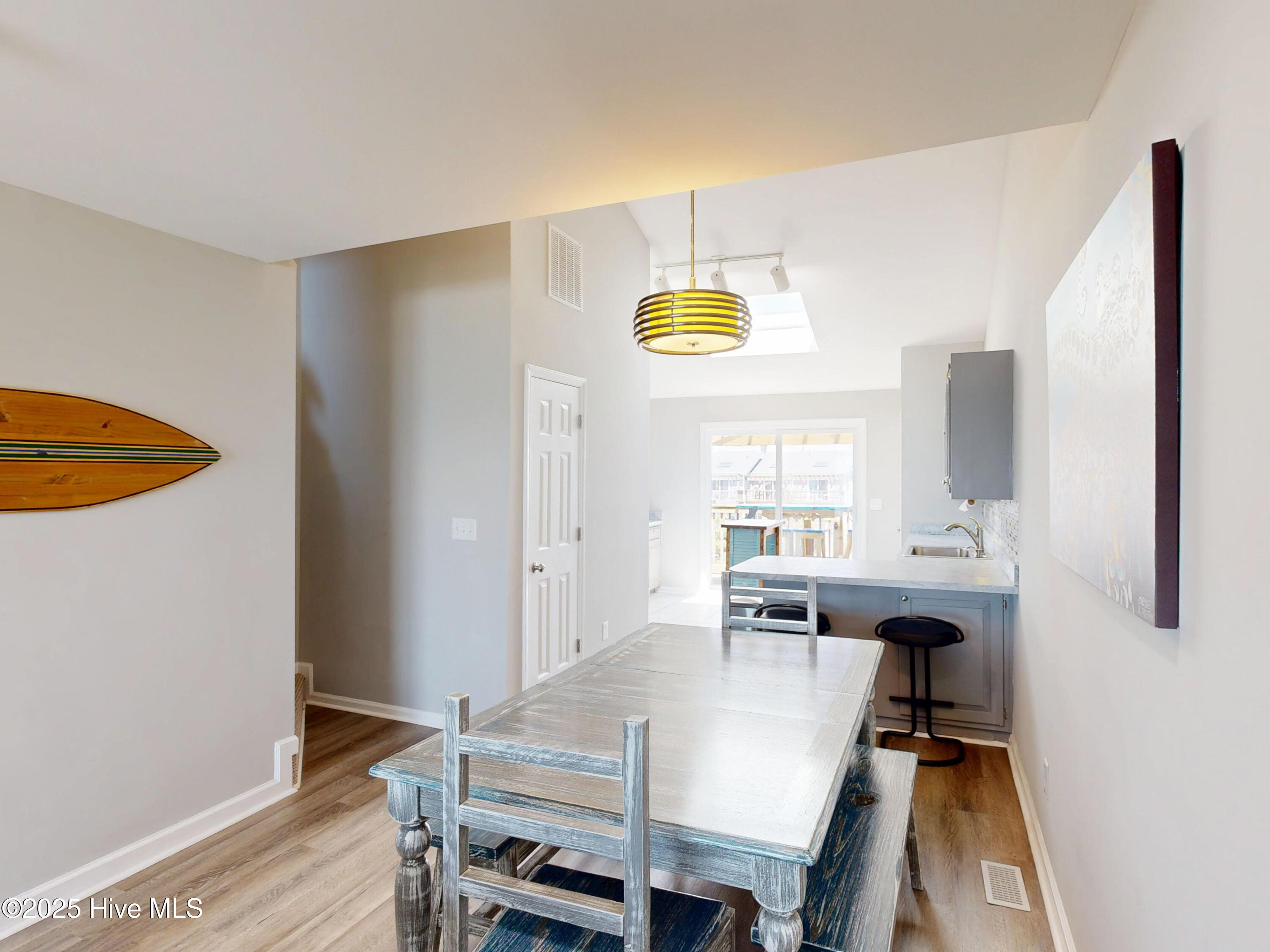 100550586 | Photo 21