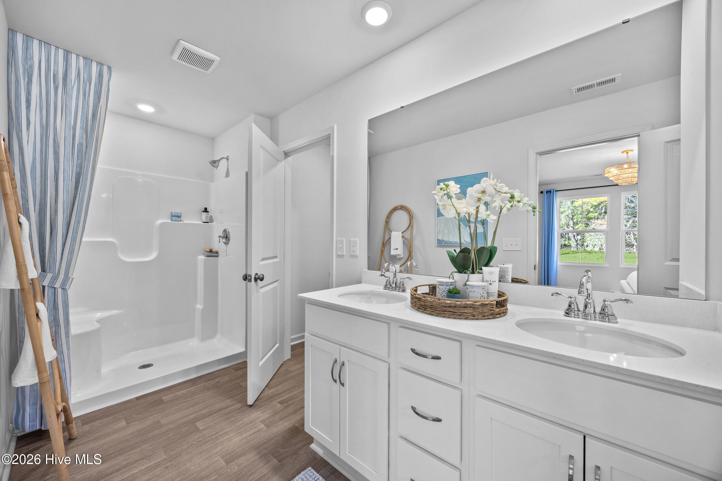 100528016 | Photo 21