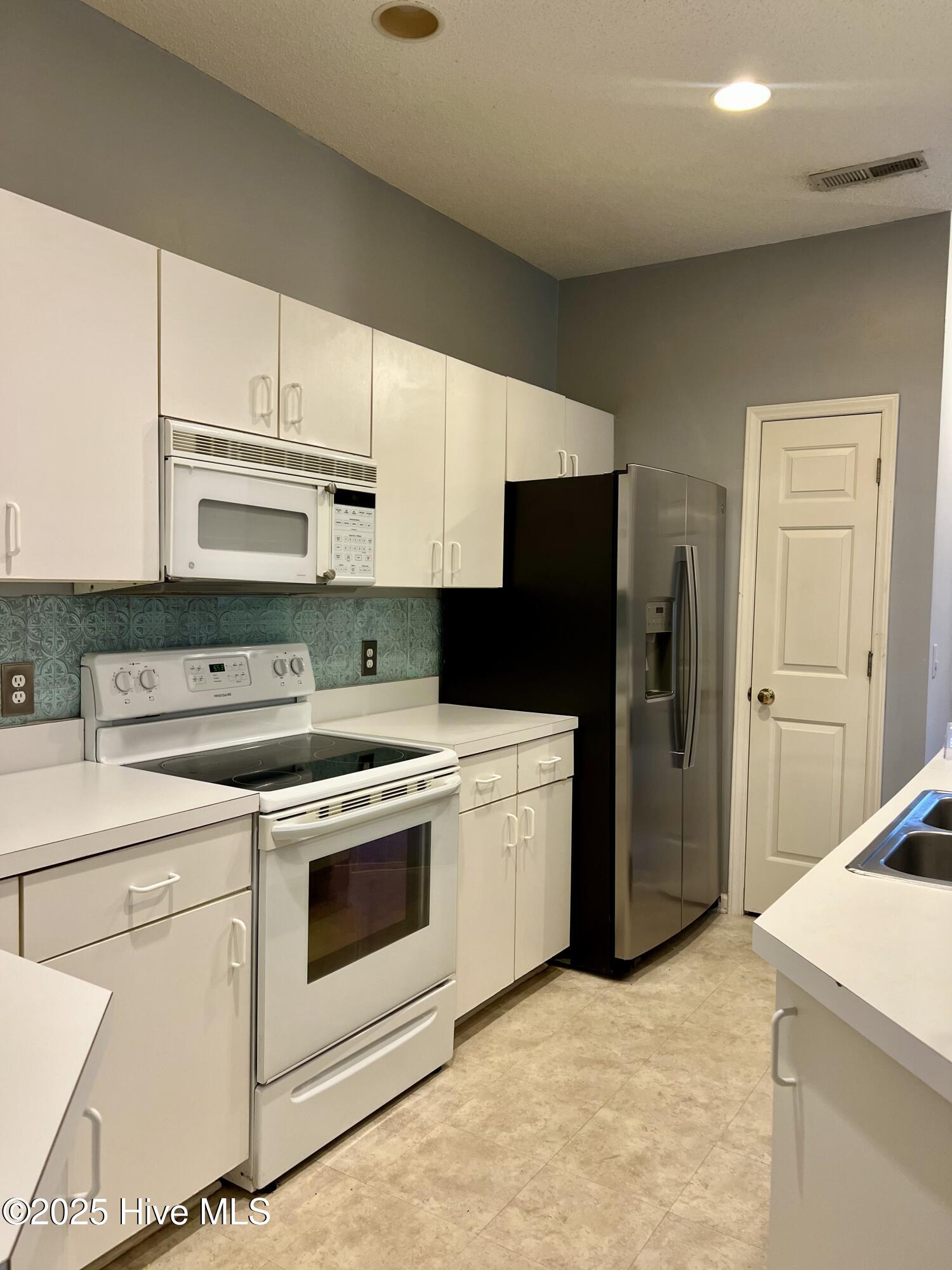 1600 Sturdivant Drive #54, Wilmington, NC 28403 – photo 7: IMG_9462