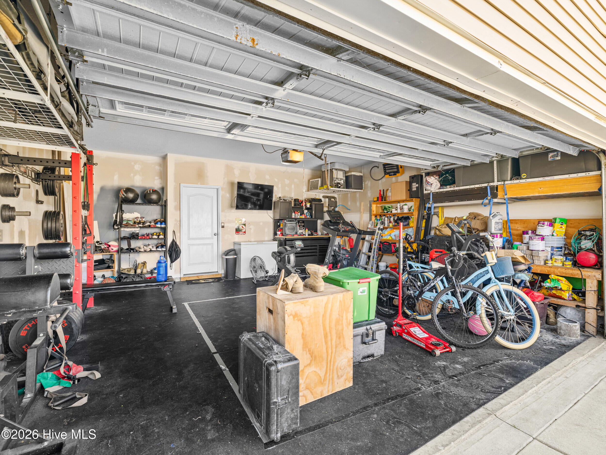 100568044 | Photo 46