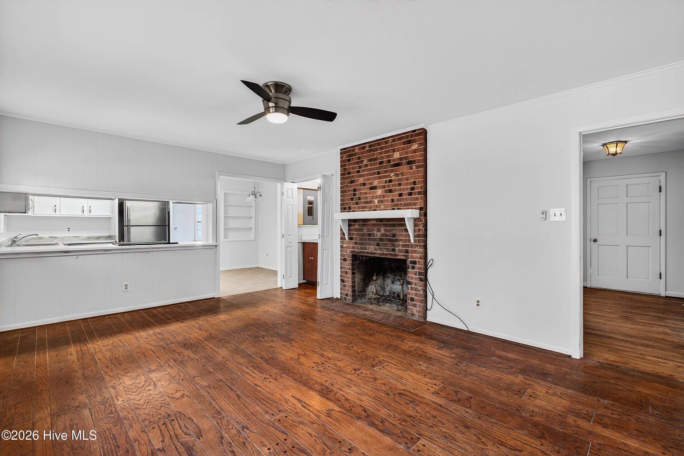 100548057 | Photo 15