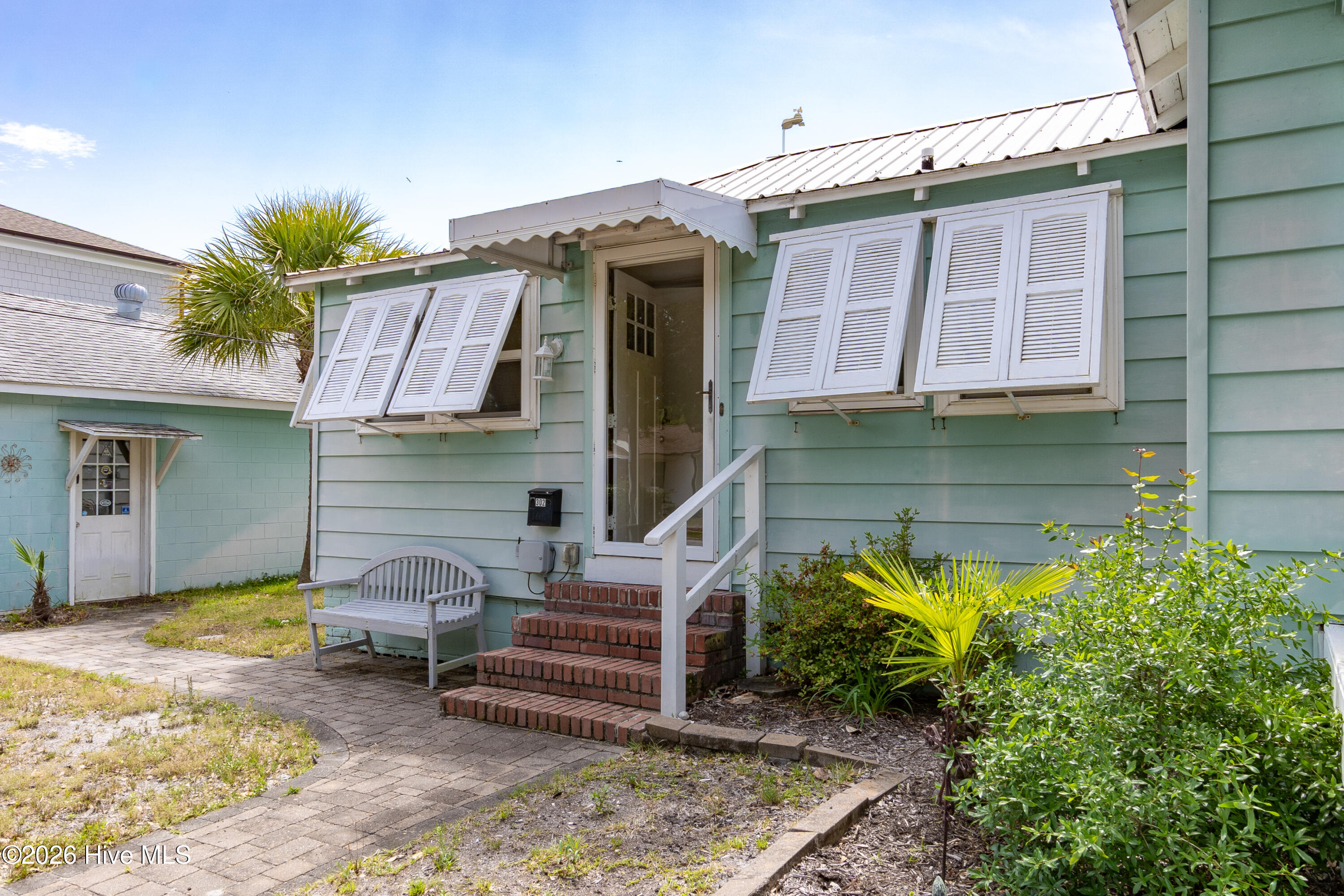 Exterior photo of 302 S 17th Street, Morehead City, NC 28557. MLS: 100603256