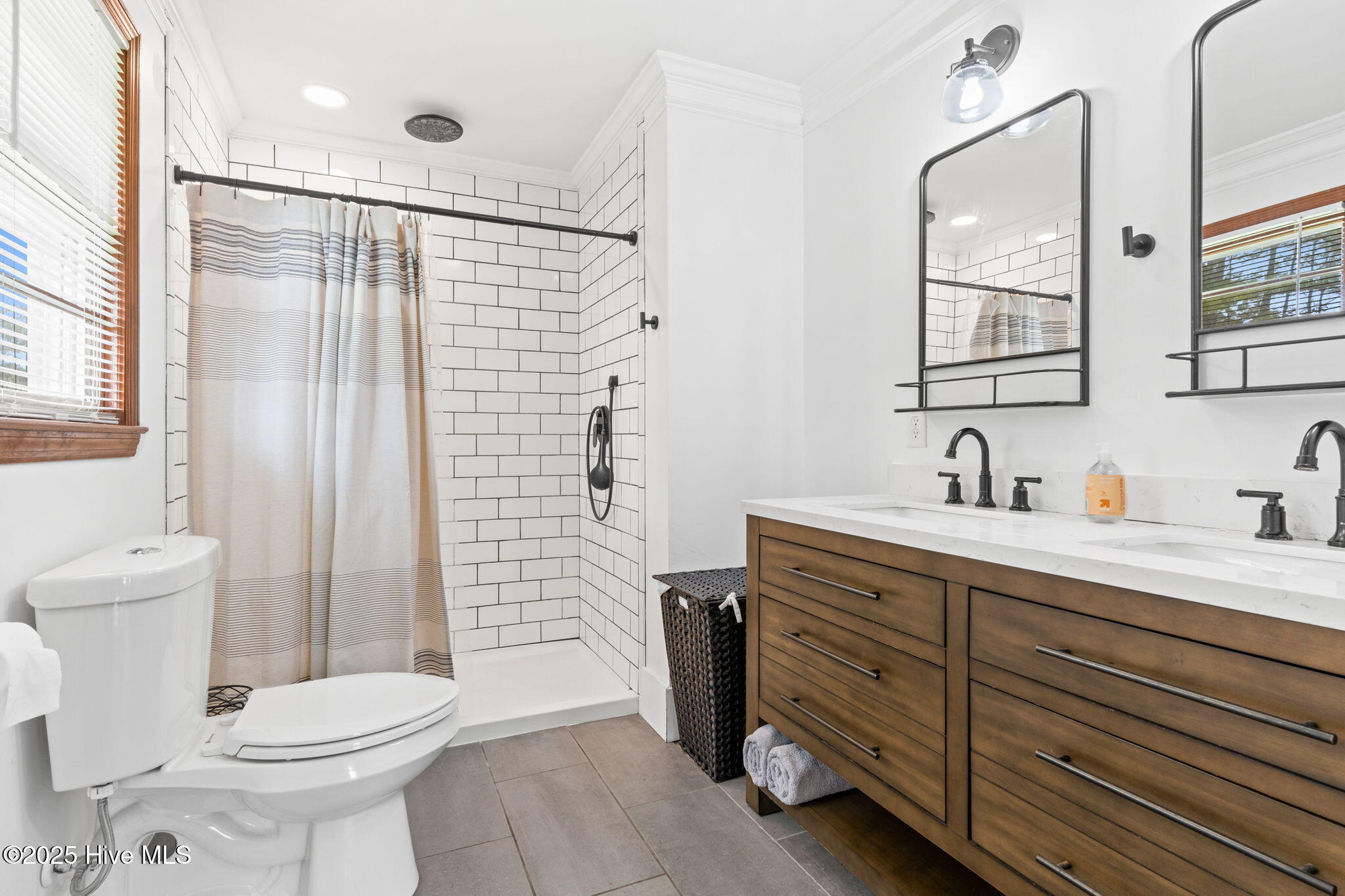 100536505 | Photo 23