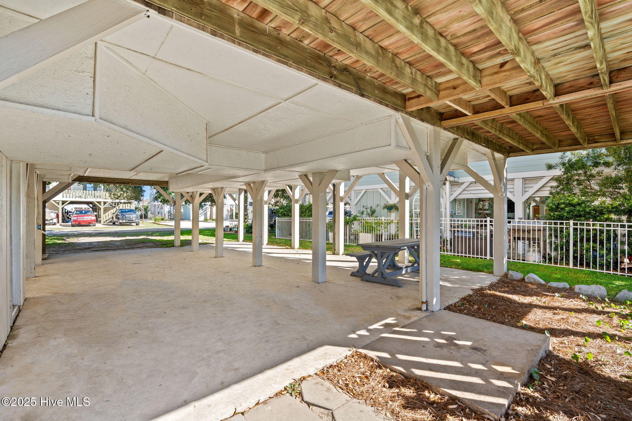 100537501 | Photo 36