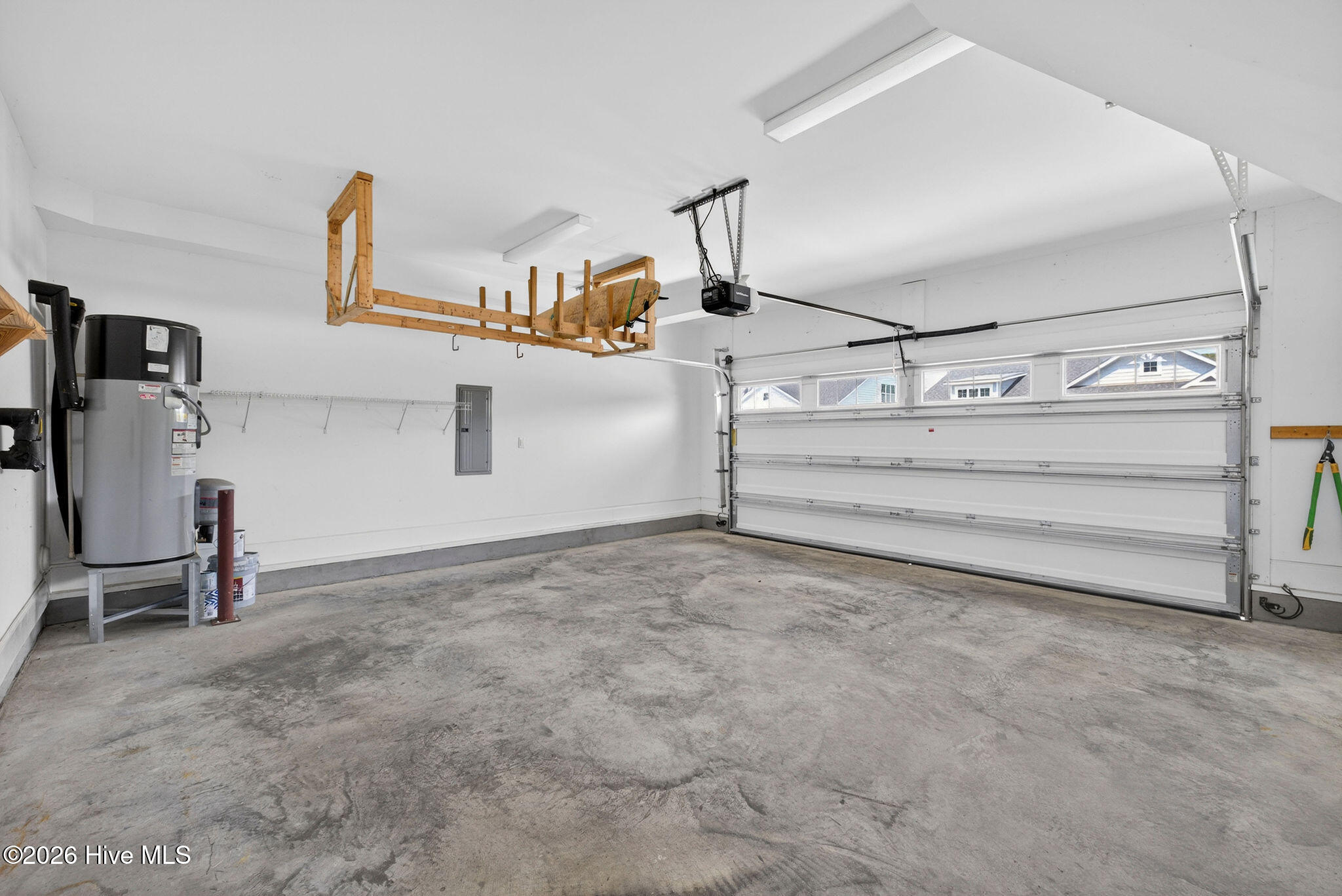 100567052 | Photo 40