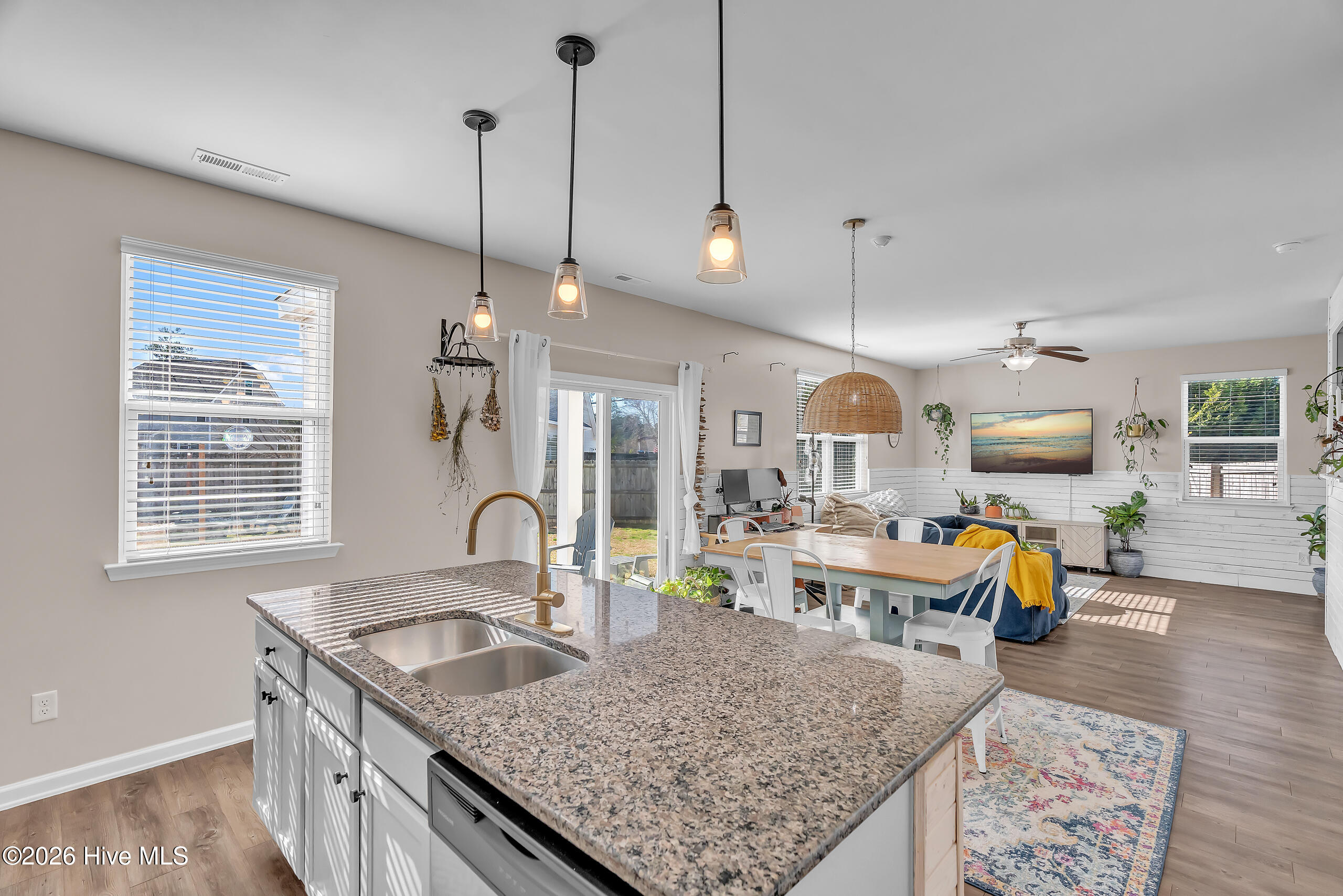 100551354 | Photo 21