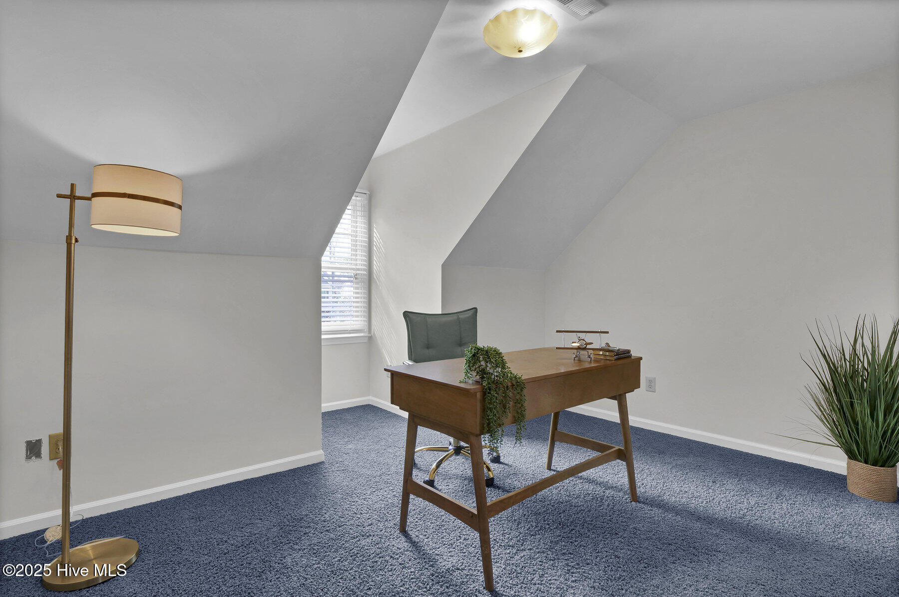 100545503 | Photo 44