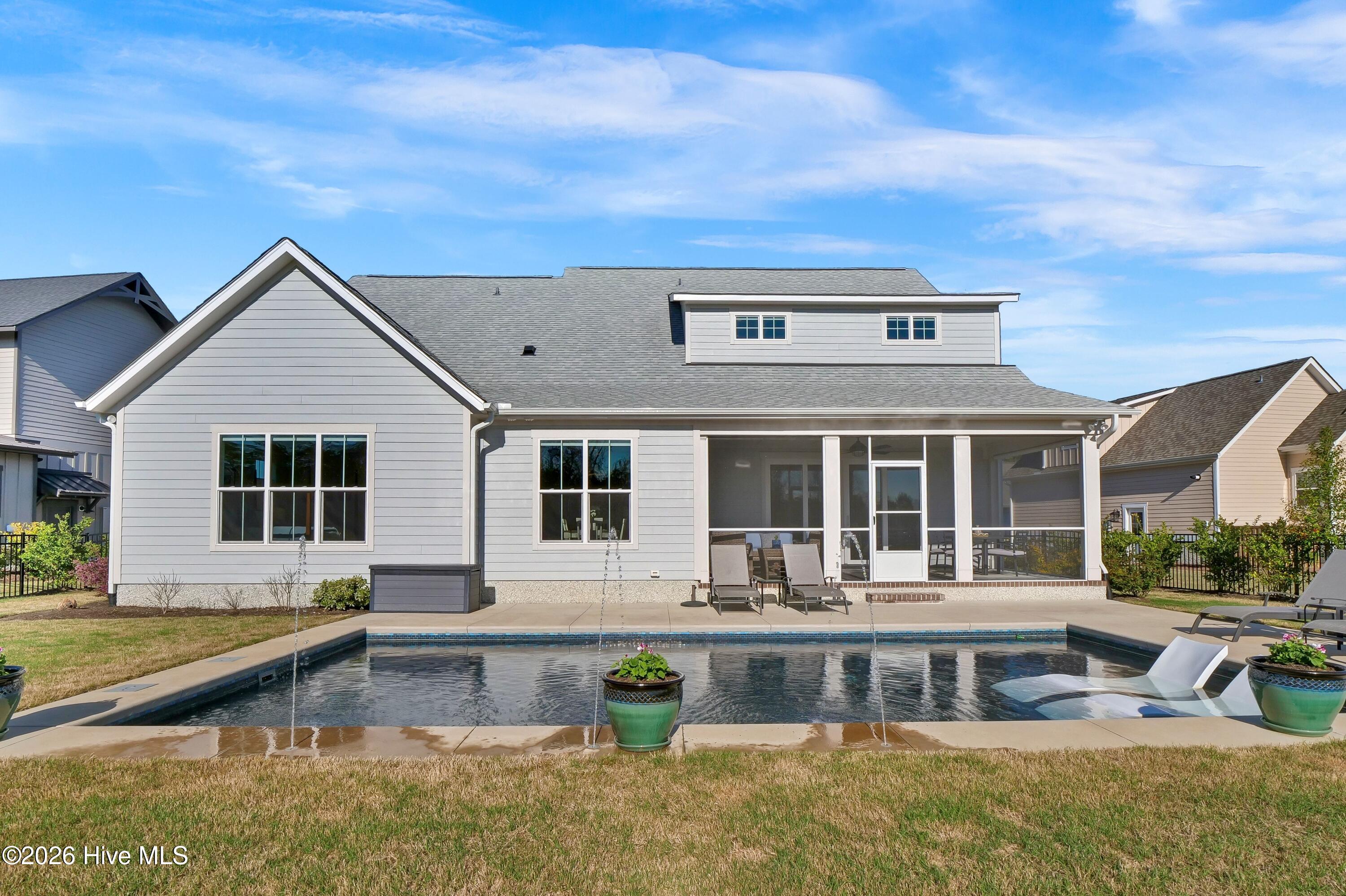 100566298 | Photo 50