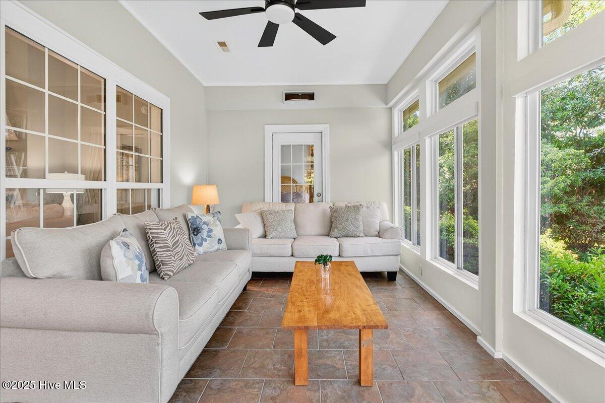 100561885 | Photo 22