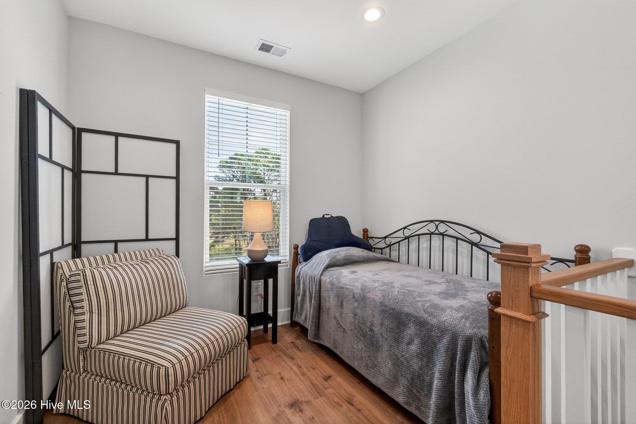 100561460 | Photo 33