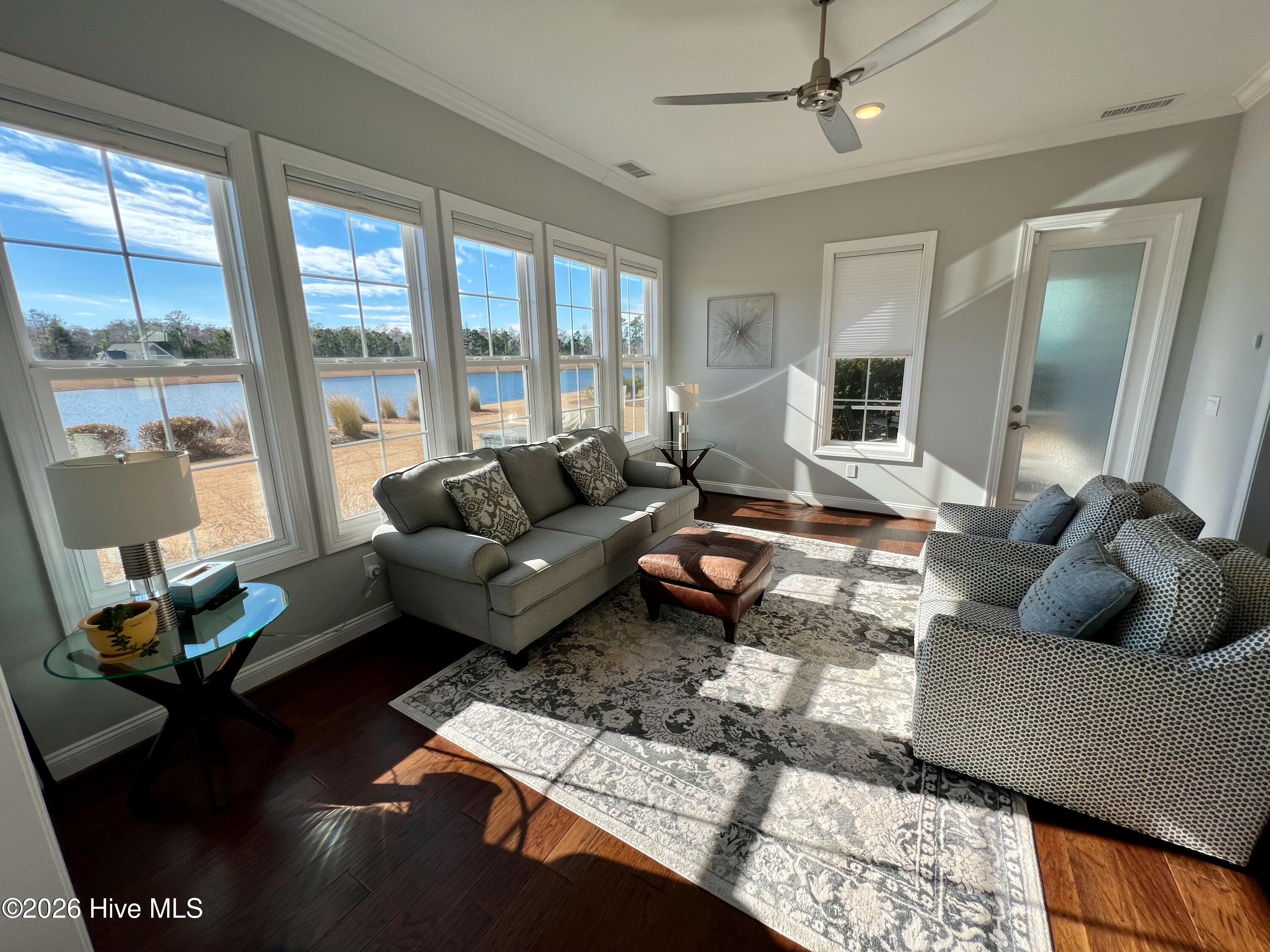 100549571 | Photo 25