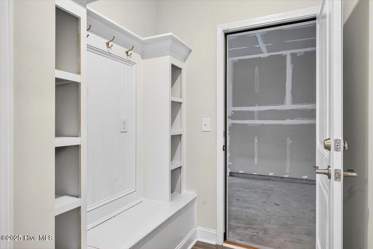 100532421 | Photo 40