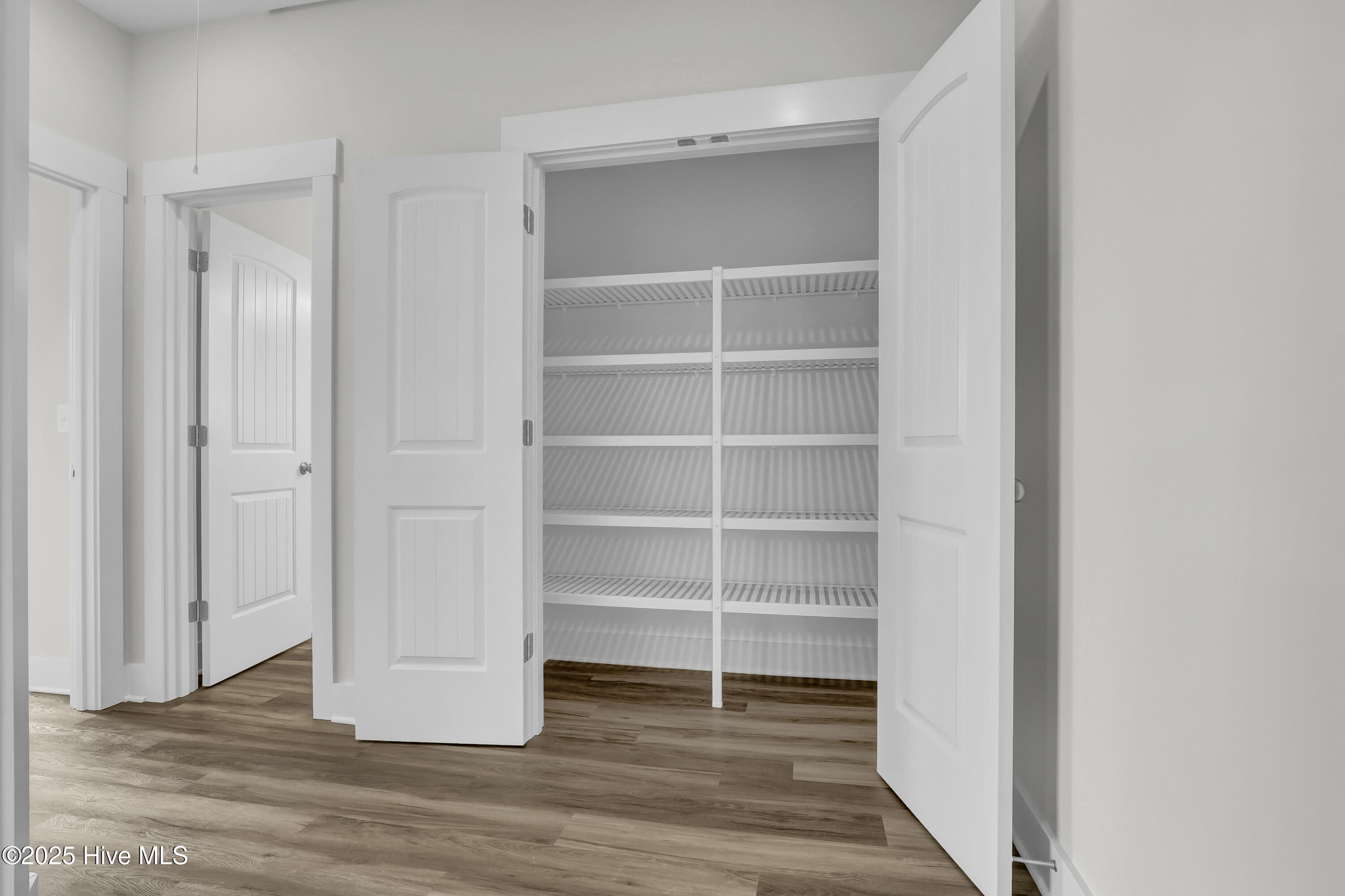 100485435 | Photo 11