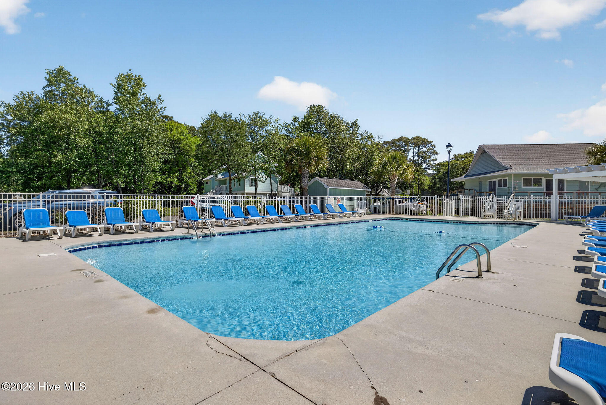 100570117 | Photo 58