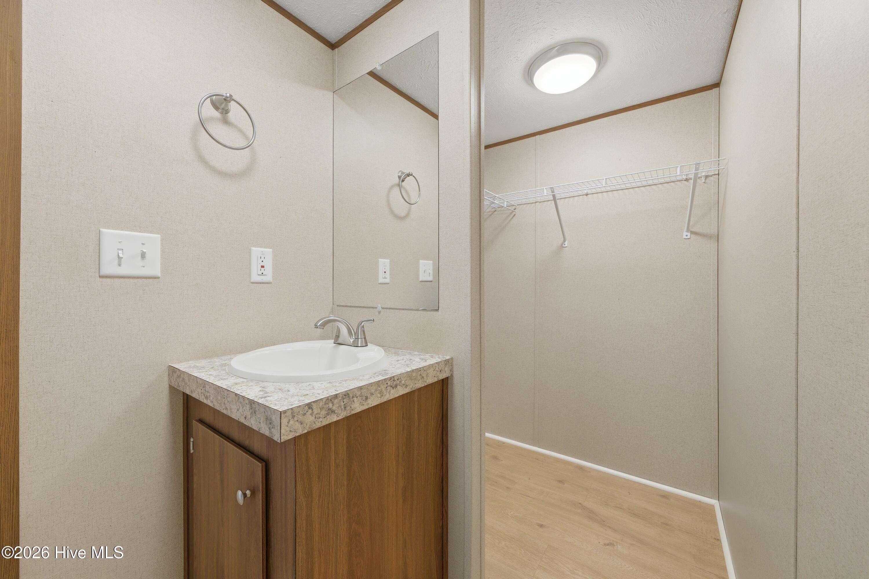 100562676 | Photo 20