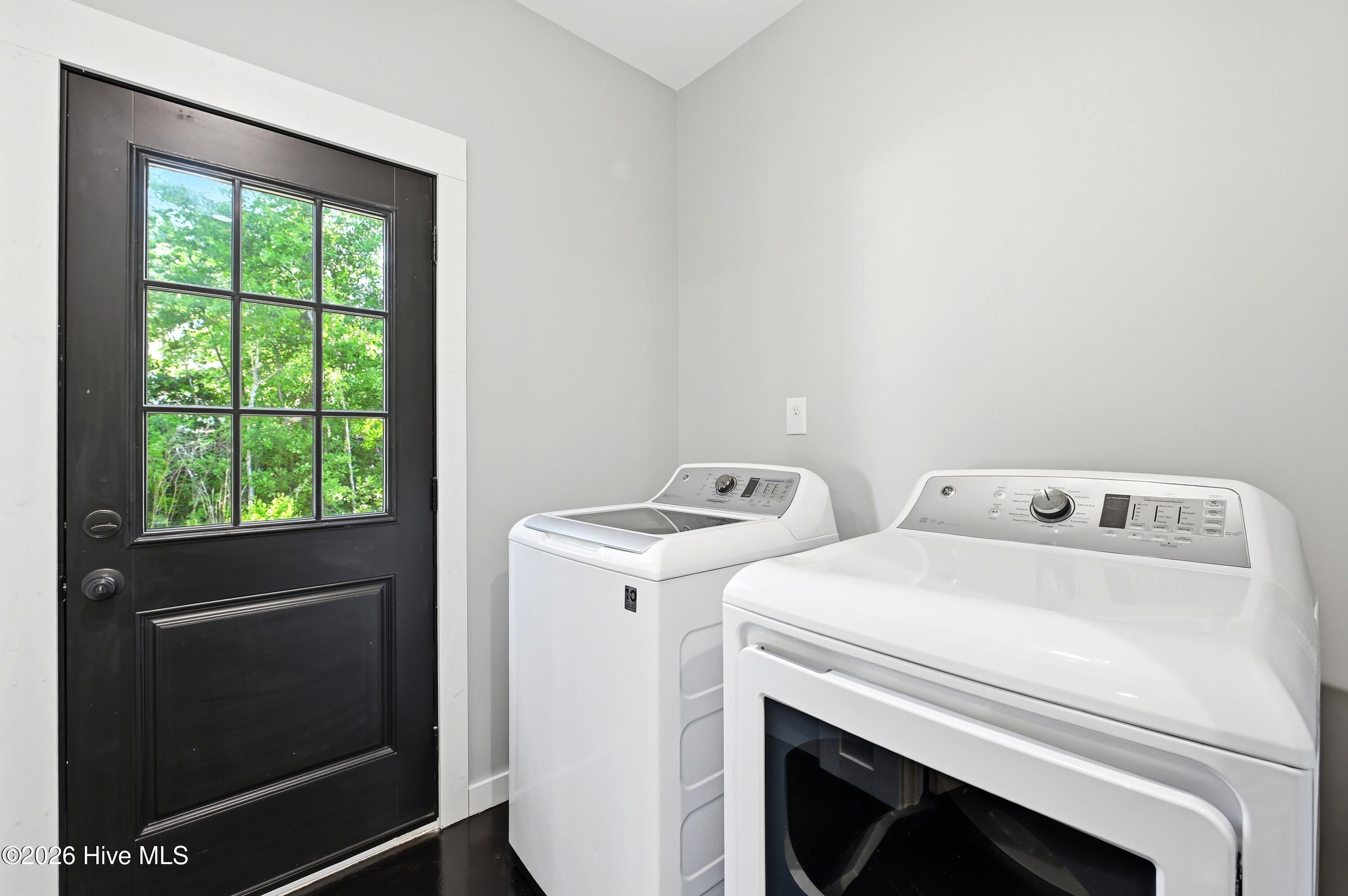 100570518 | Photo 26