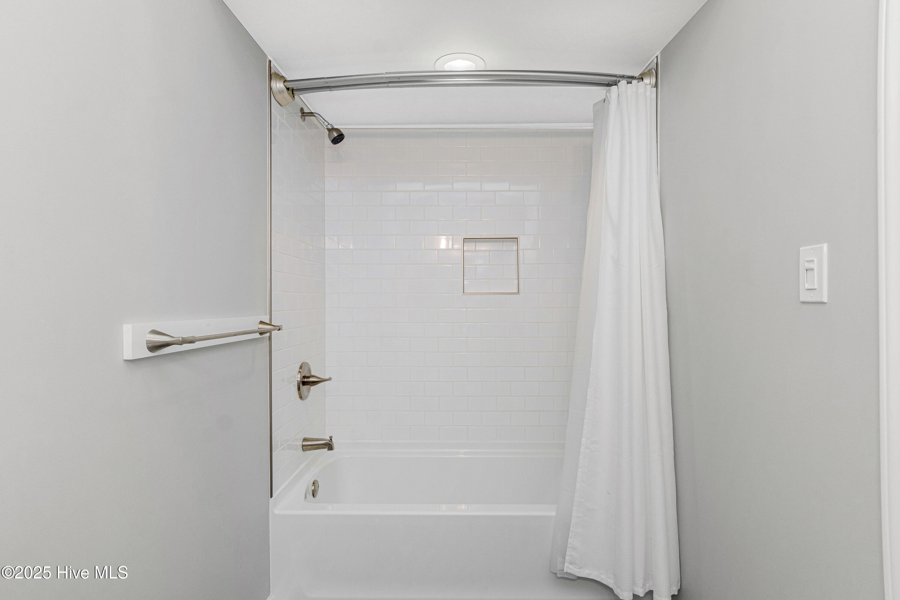 100528210 | Photo 19