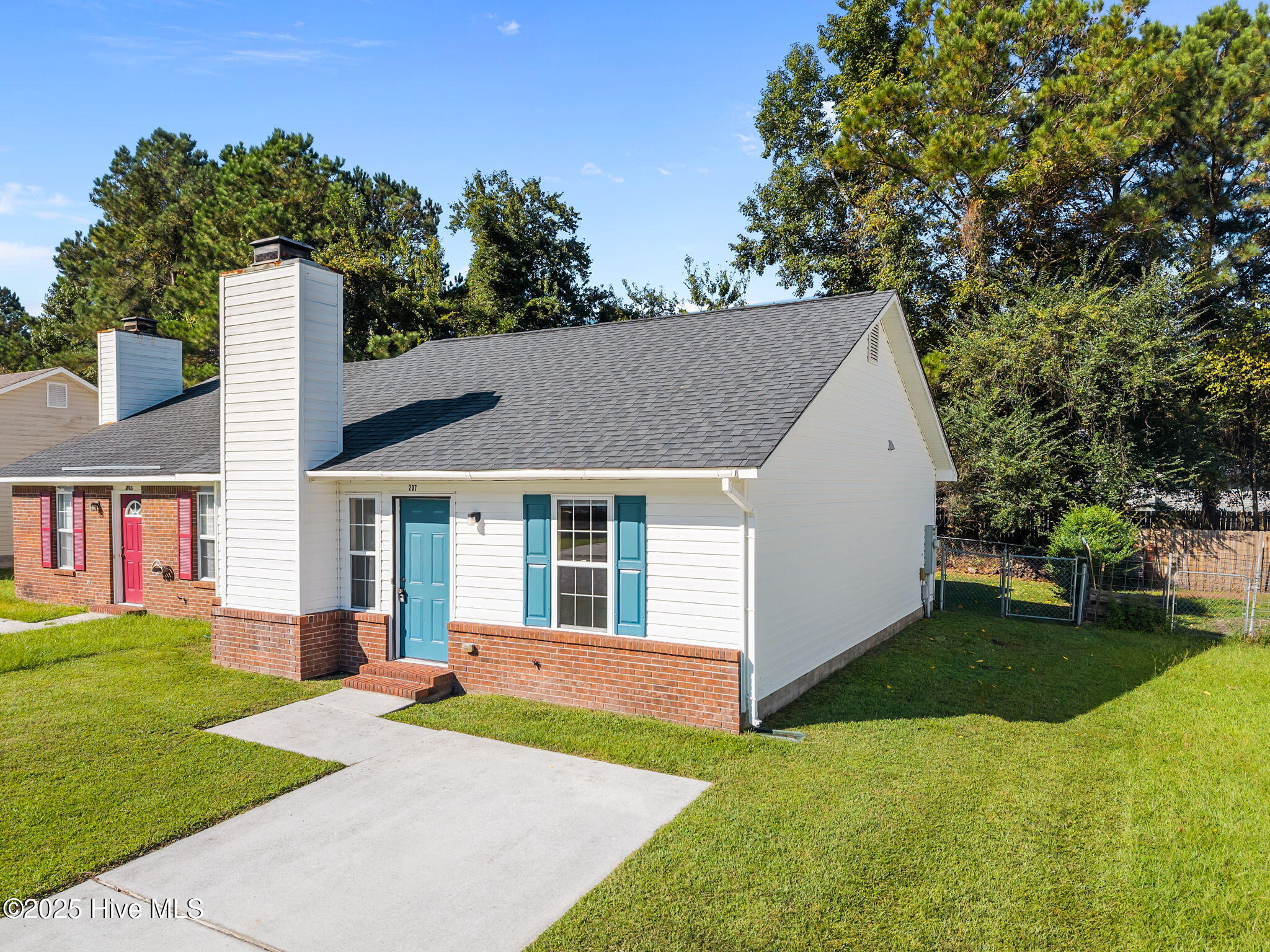 207 Live Oak-front pic 3