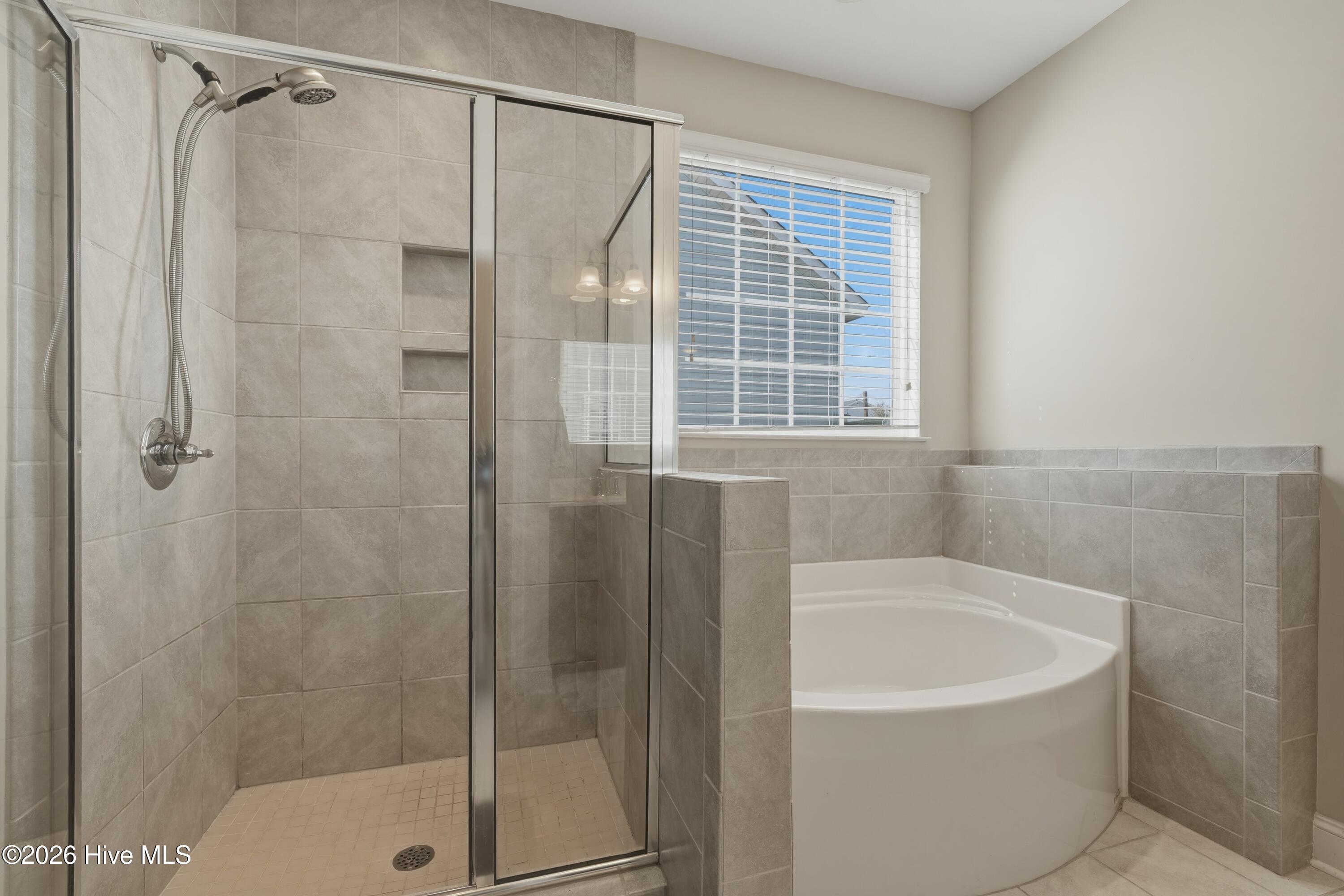 100557354 | Photo 45