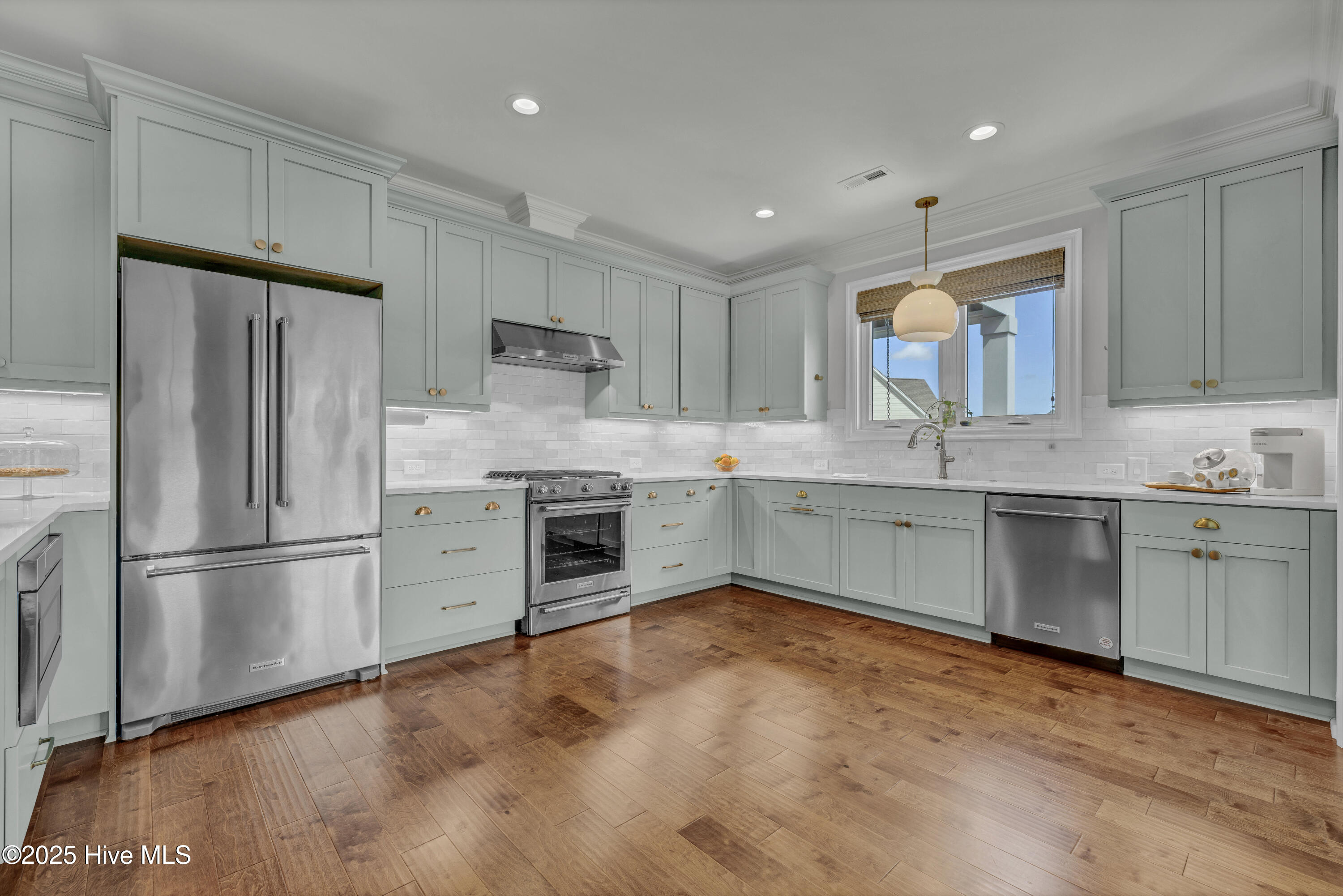 100557399 | Photo 24