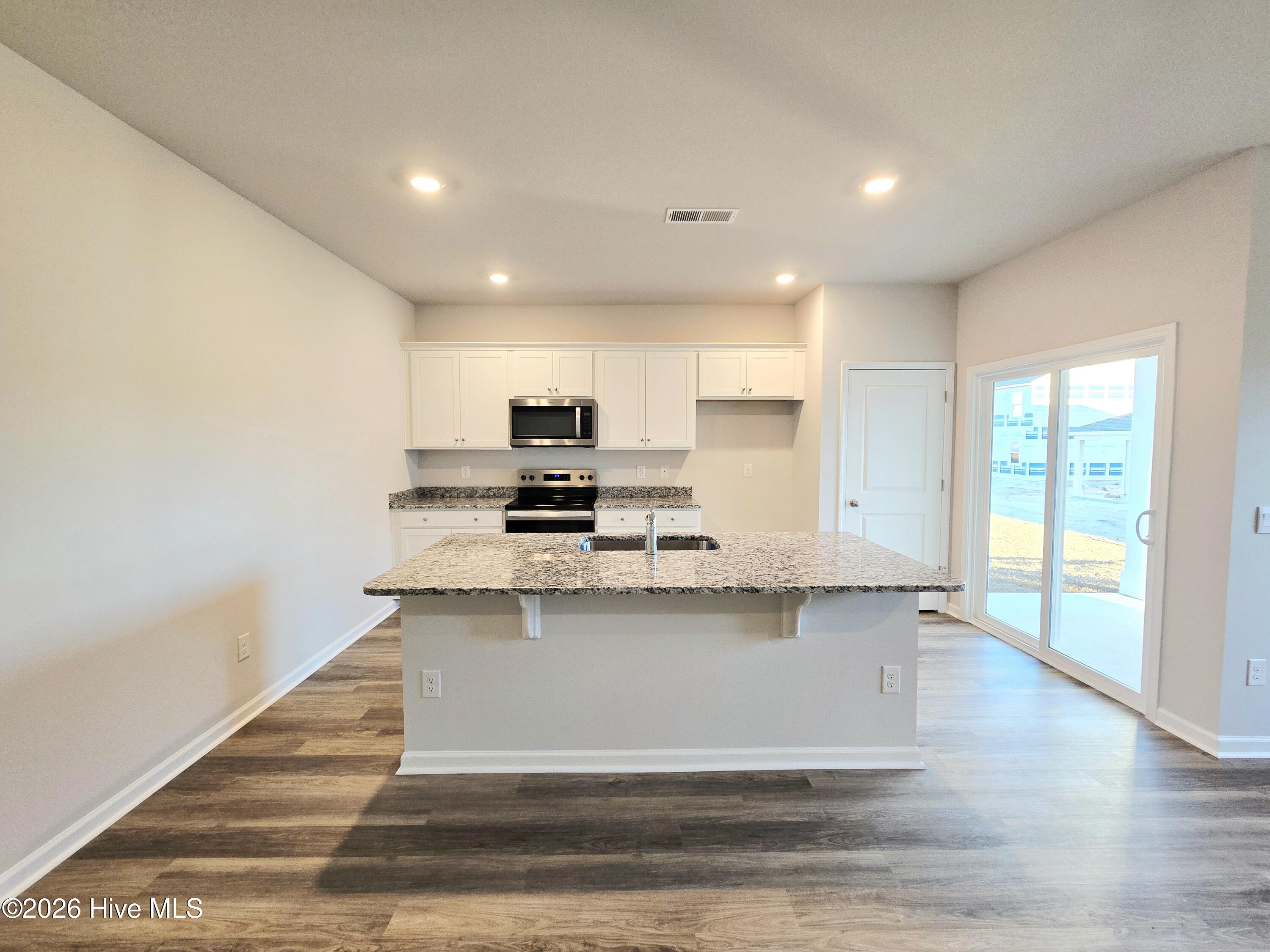 100556891 | Photo 10