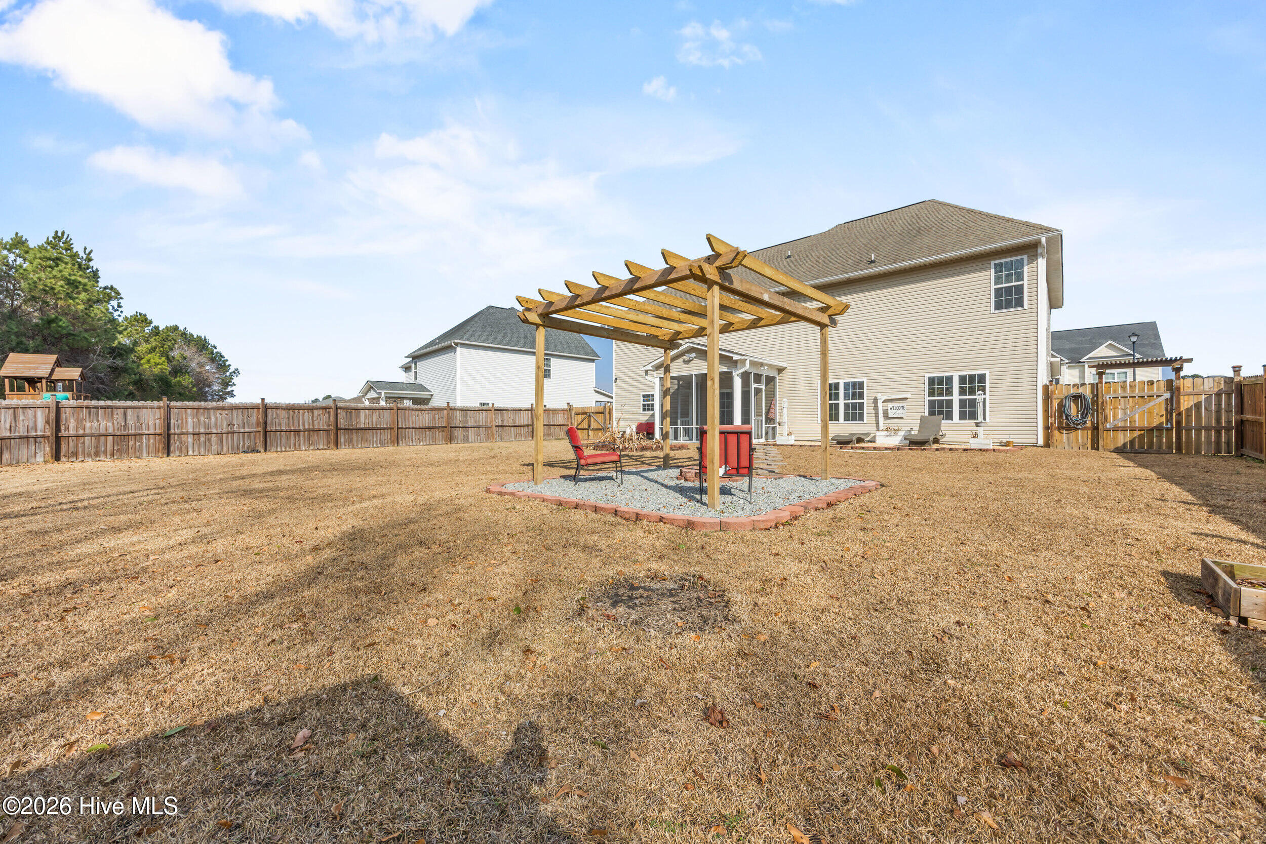 100548661 | Photo 53