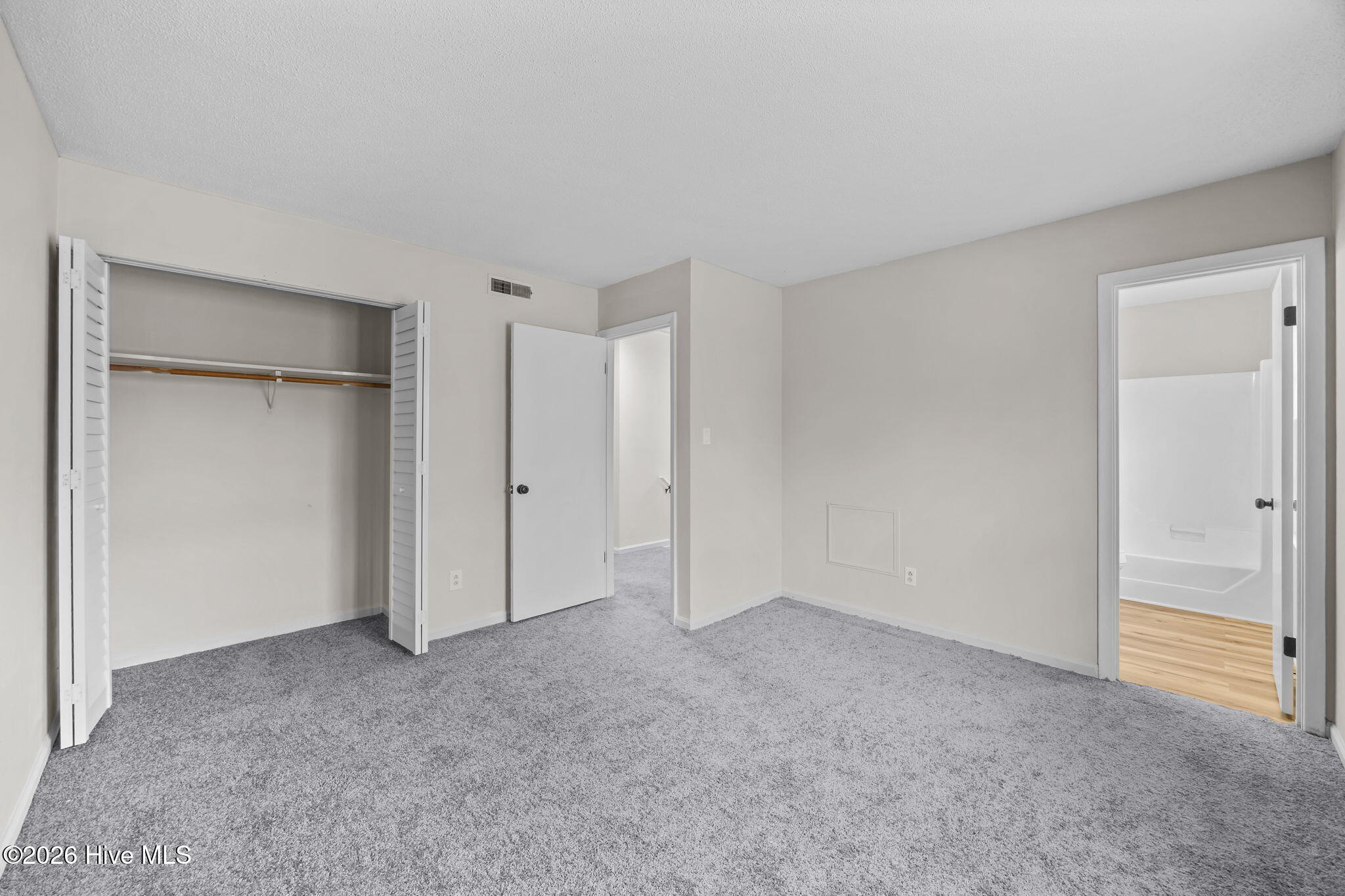 100555869 | Photo 28