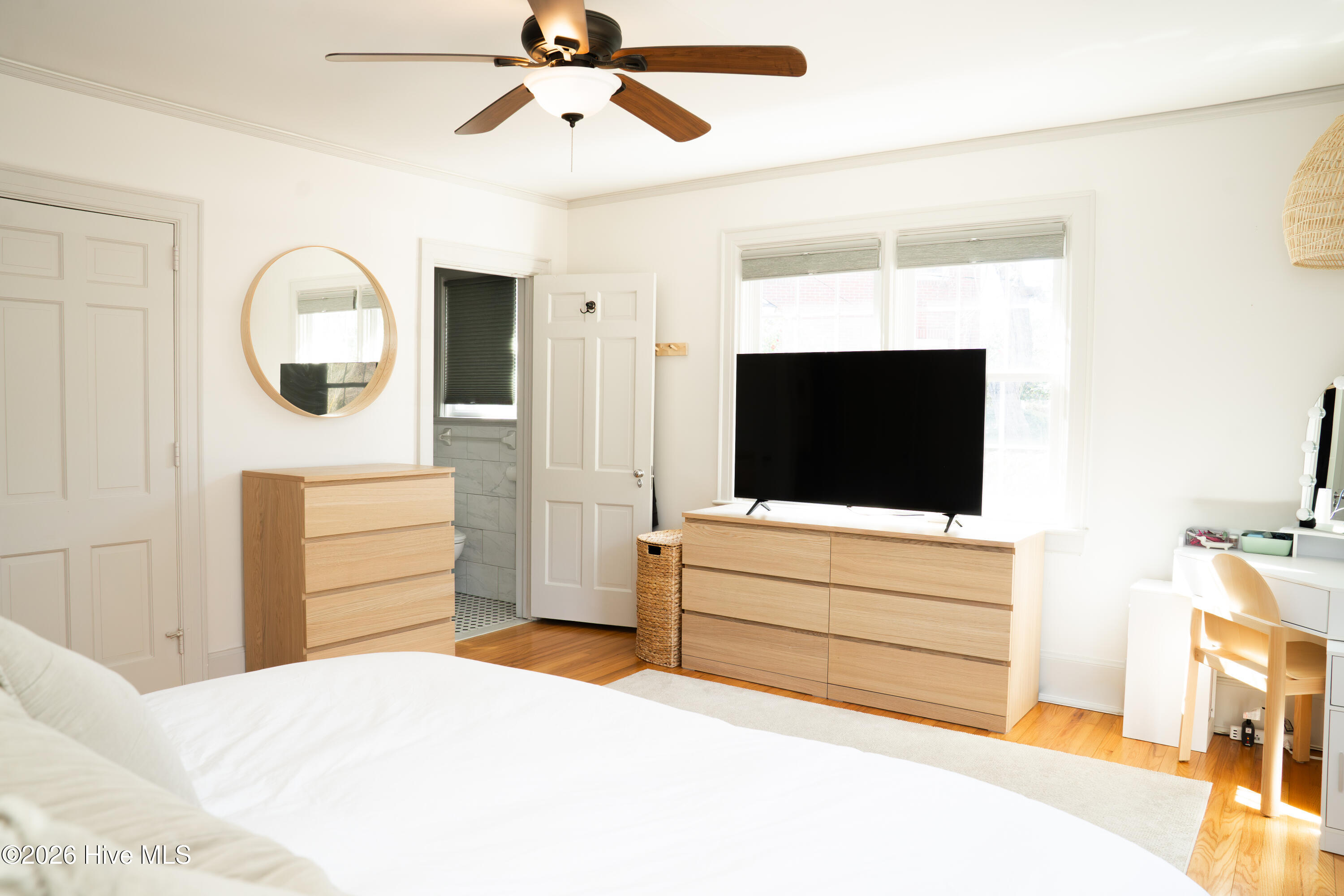 100558476 | Photo 40