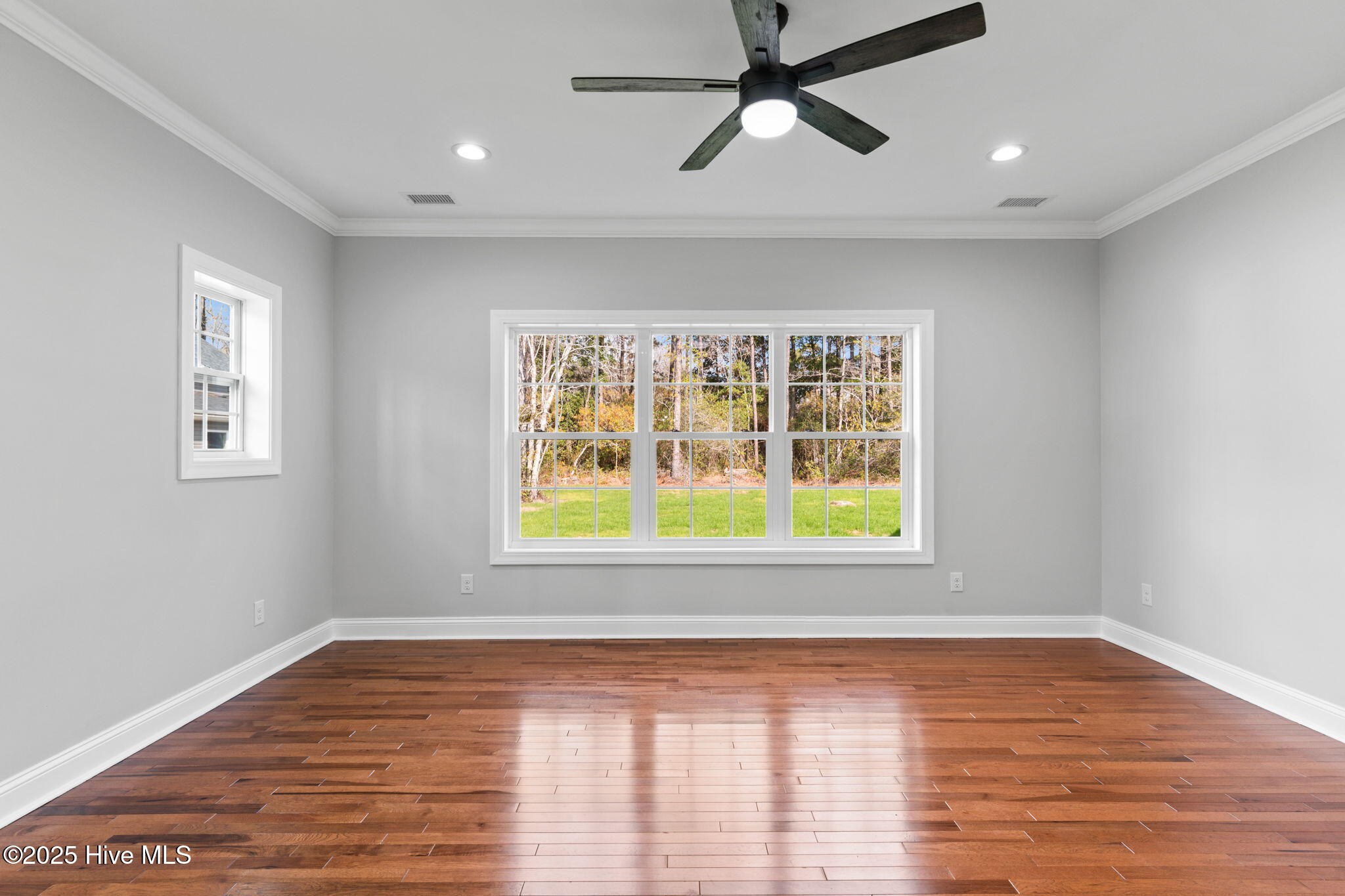 100543428 | Photo 24