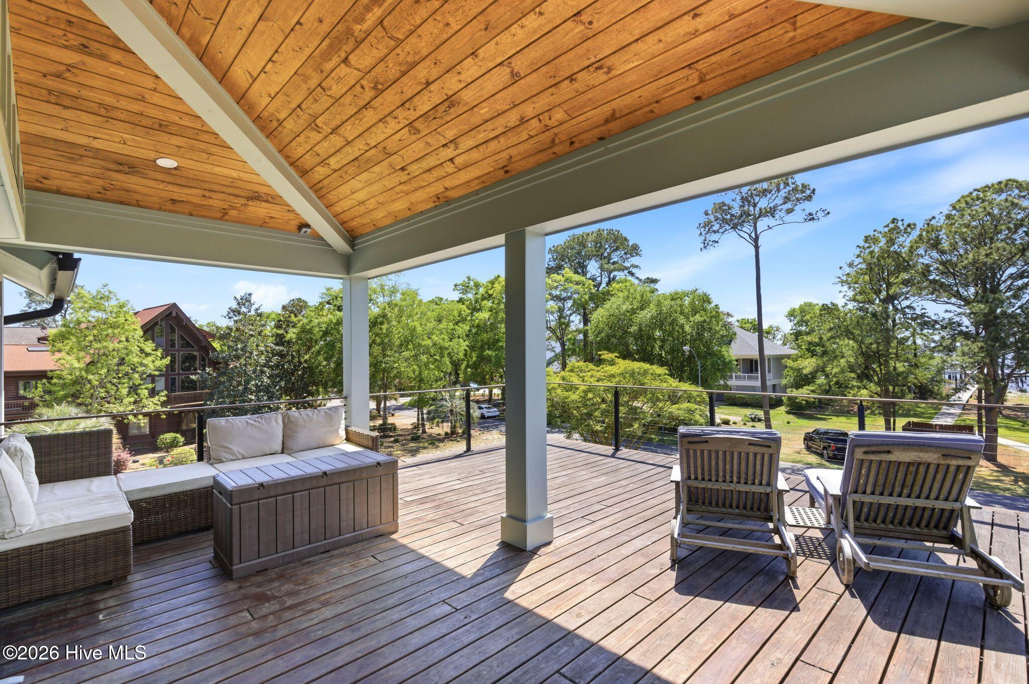 100568012 | Photo 74