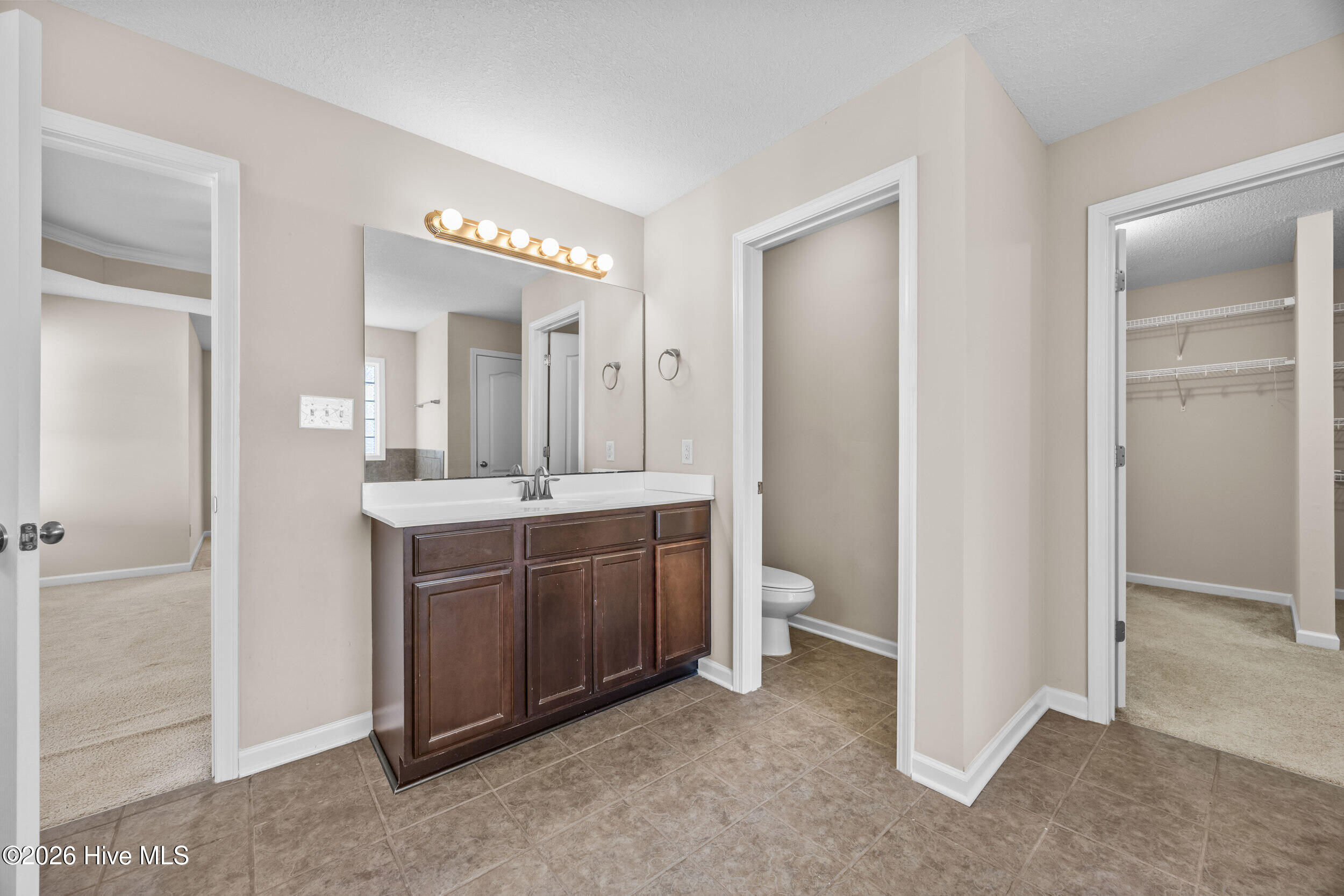 100548661 | Photo 36