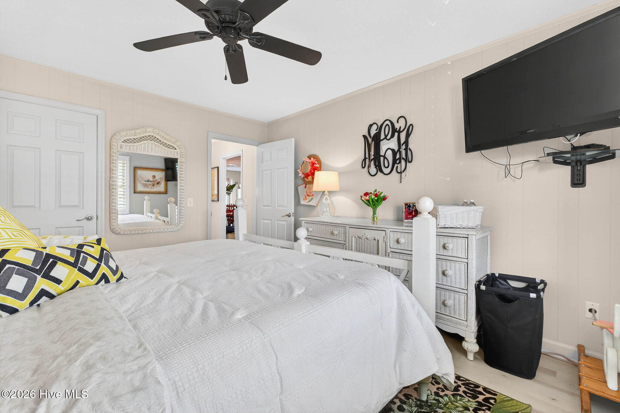 100560739 | Photo 57