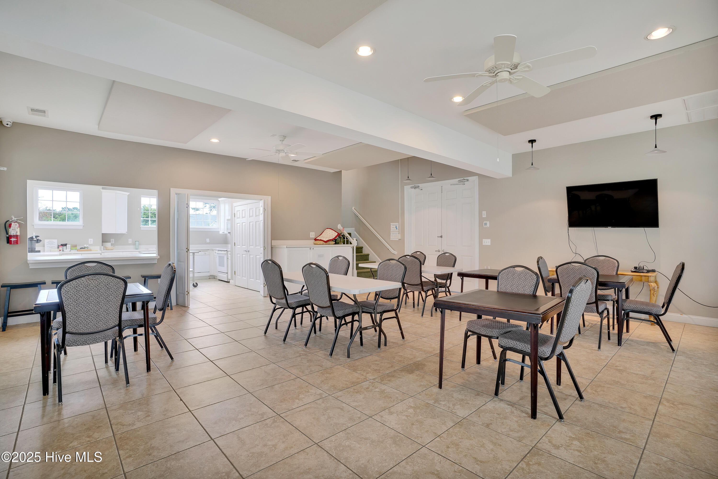 100550184 | Photo 60