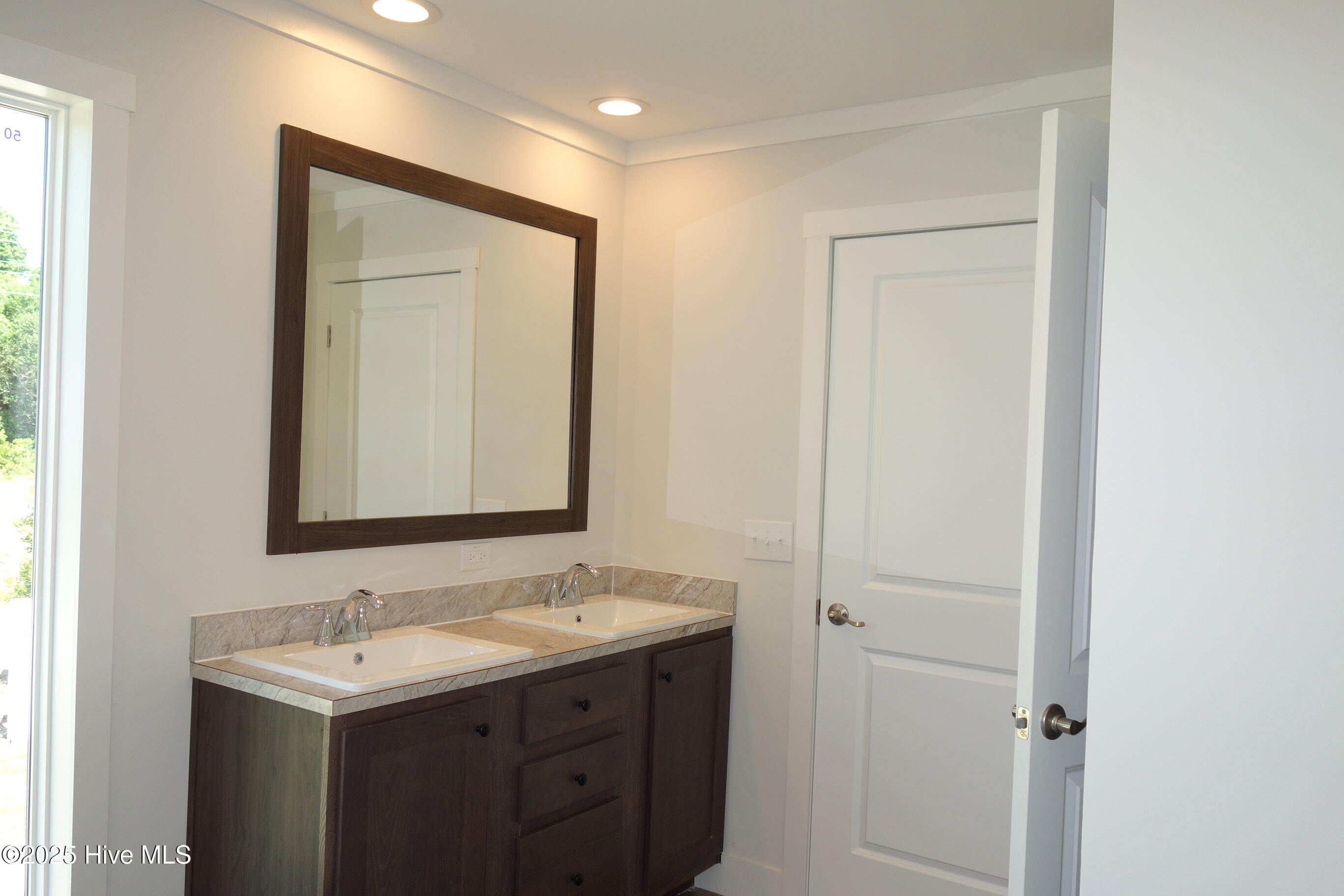 100514652 | Photo 17