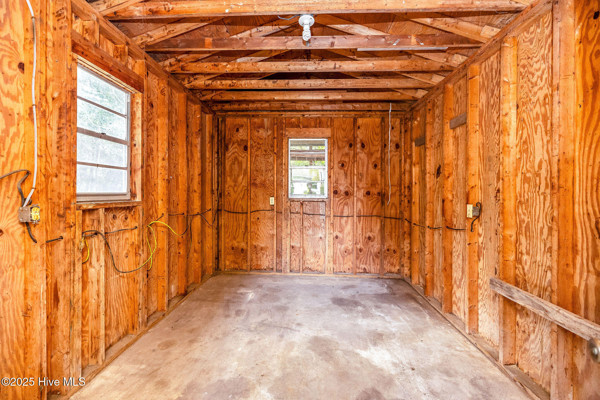 100529892 | Photo 45