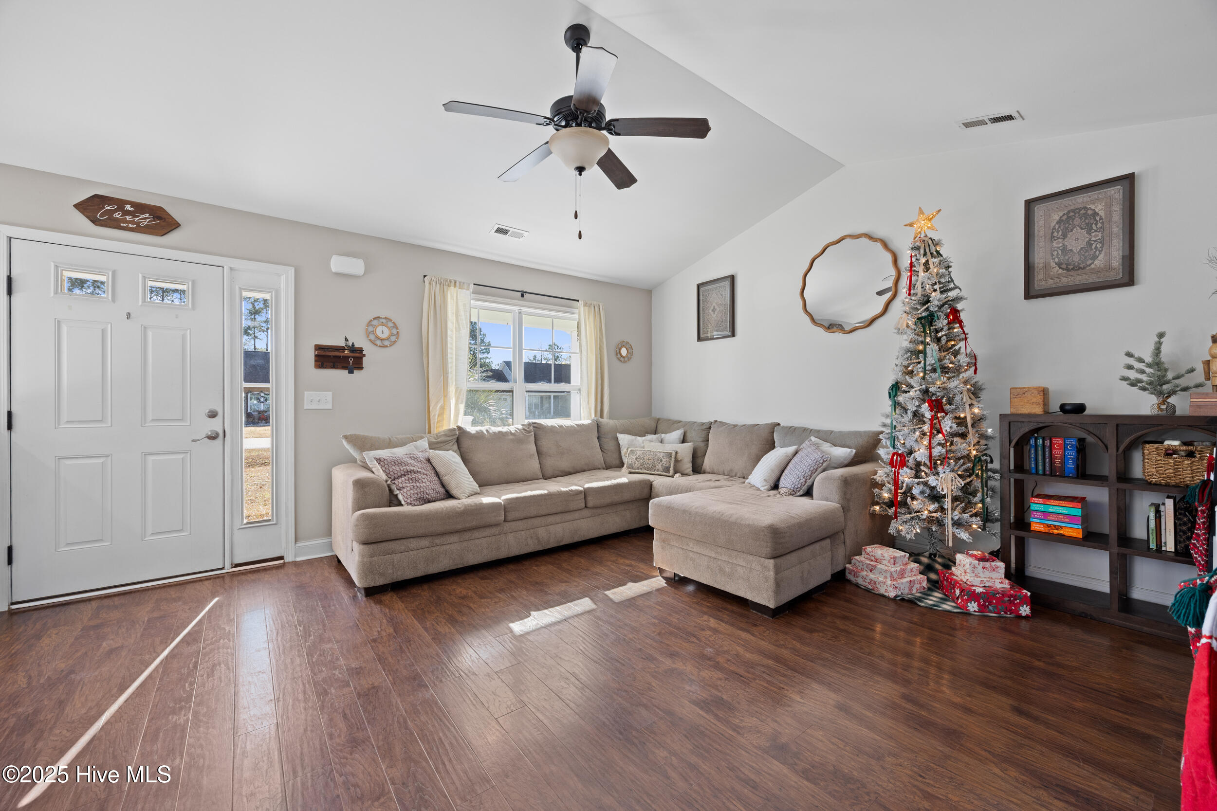 100545766 | Photo 12