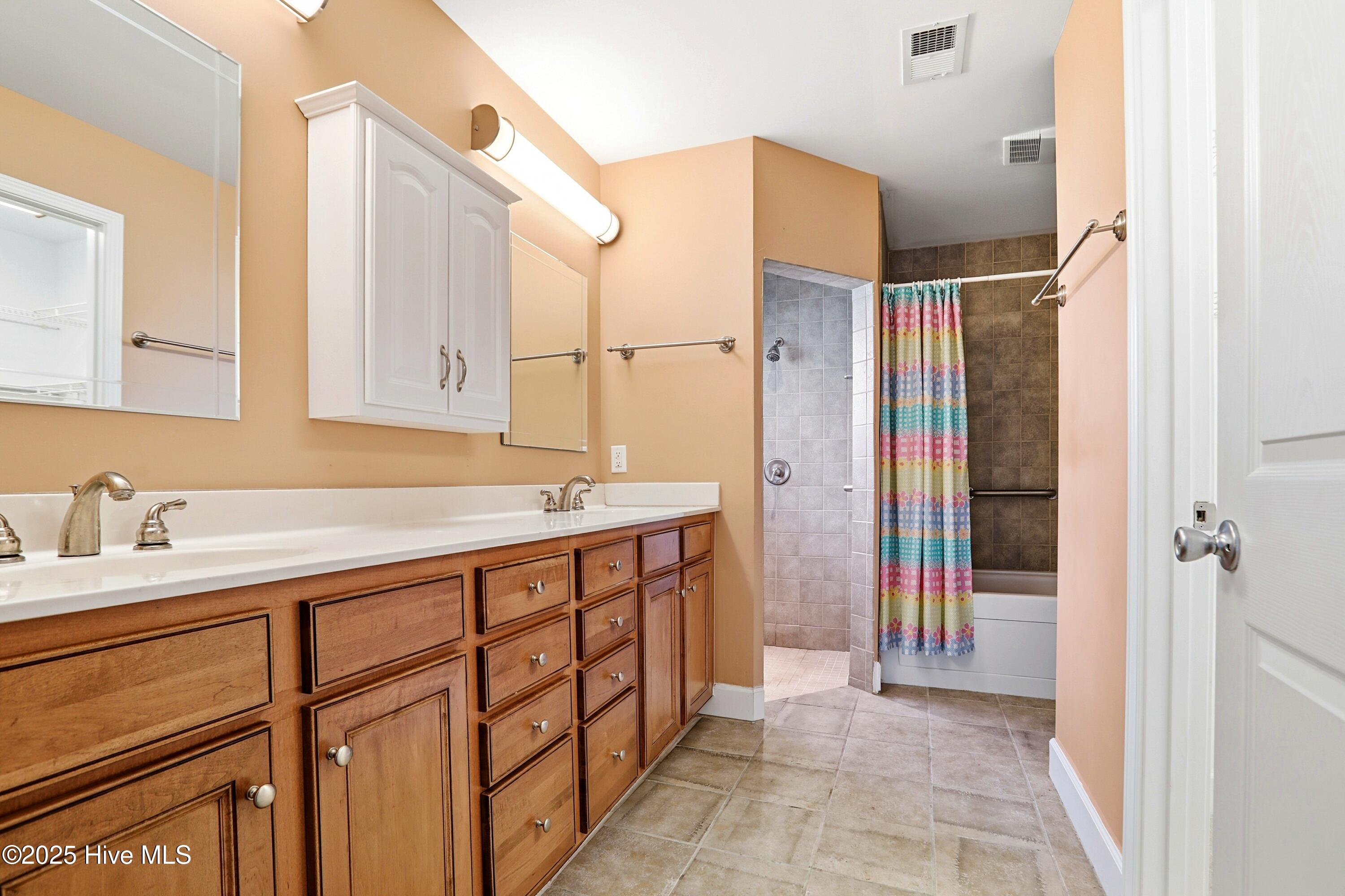 100543603 | Photo 13