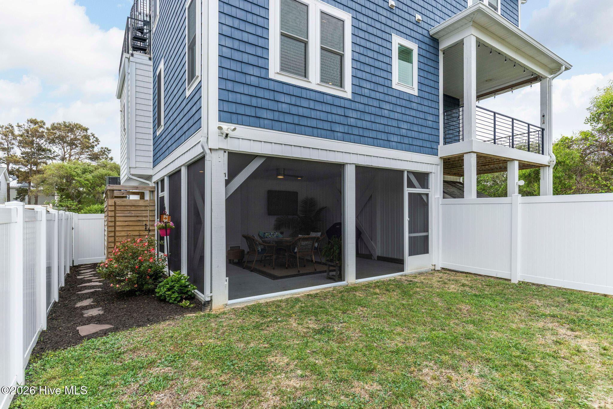 100570540 | Photo 64