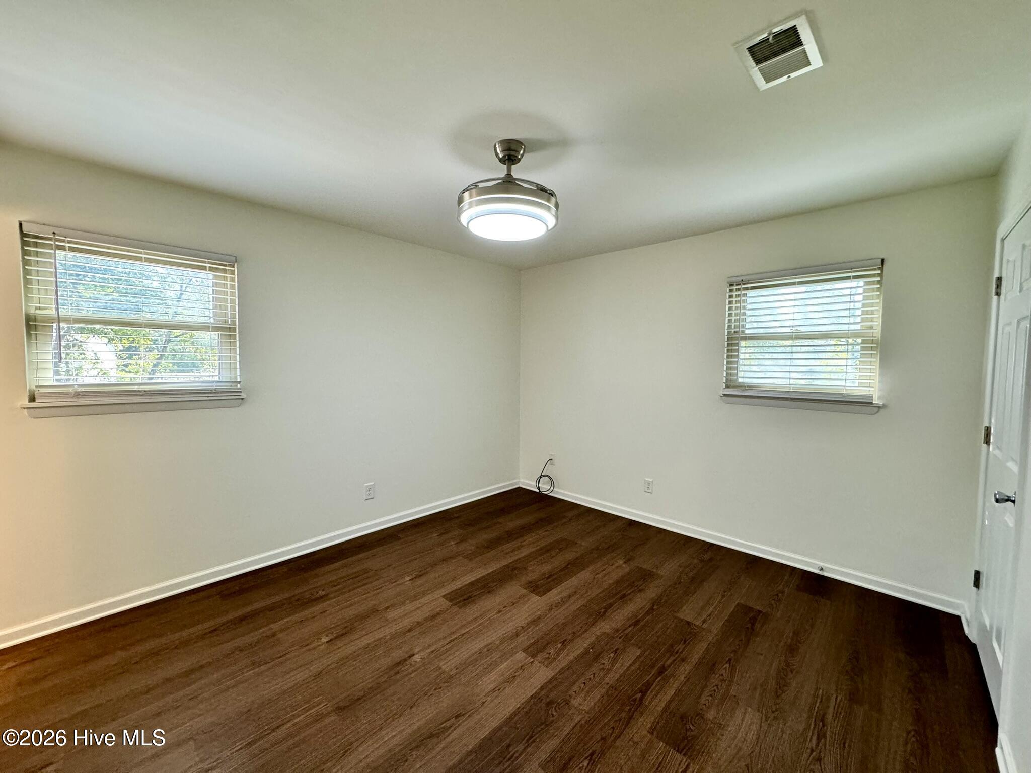 100548301 | Photo 18