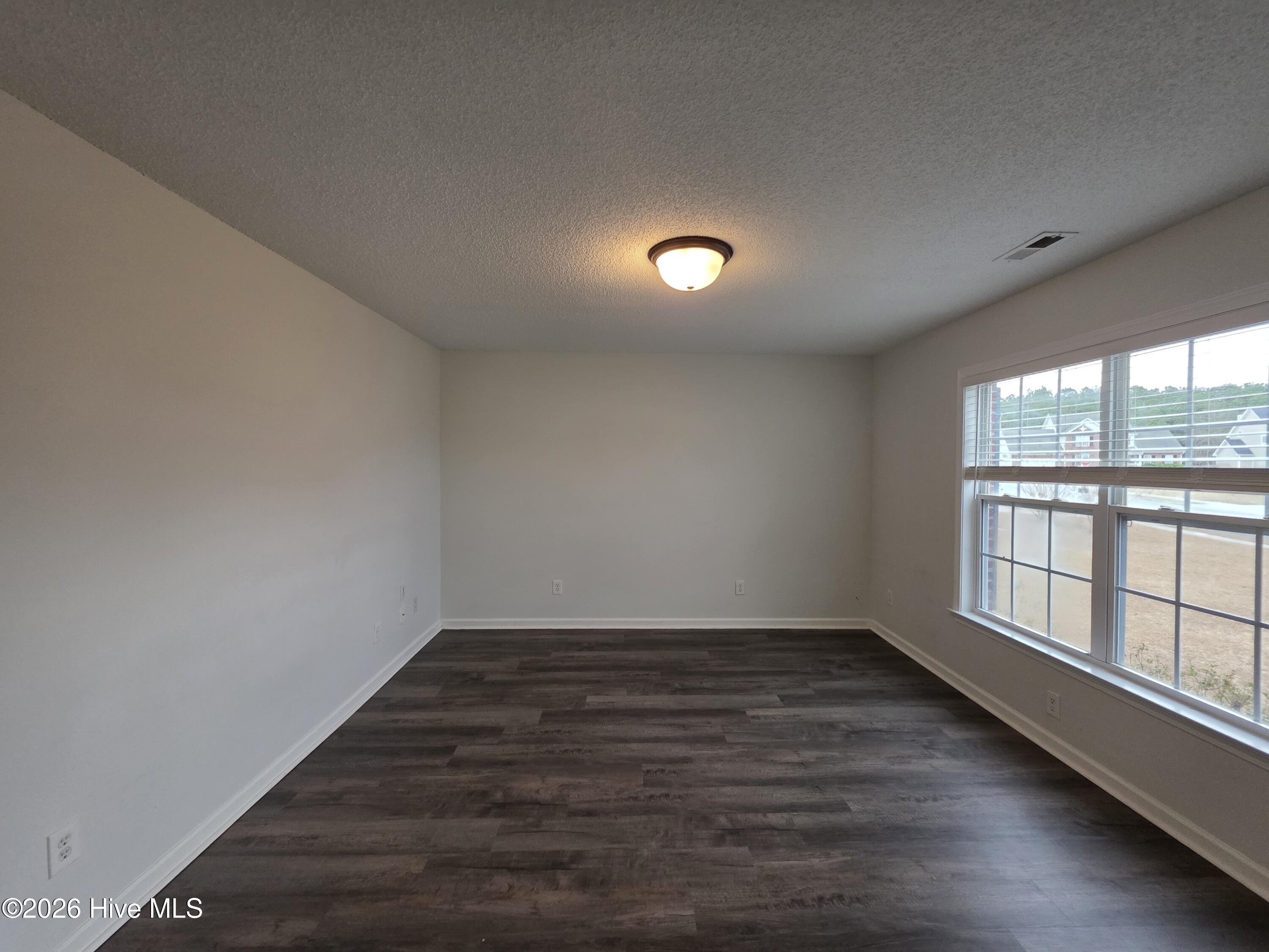 100550405 | Photo 23