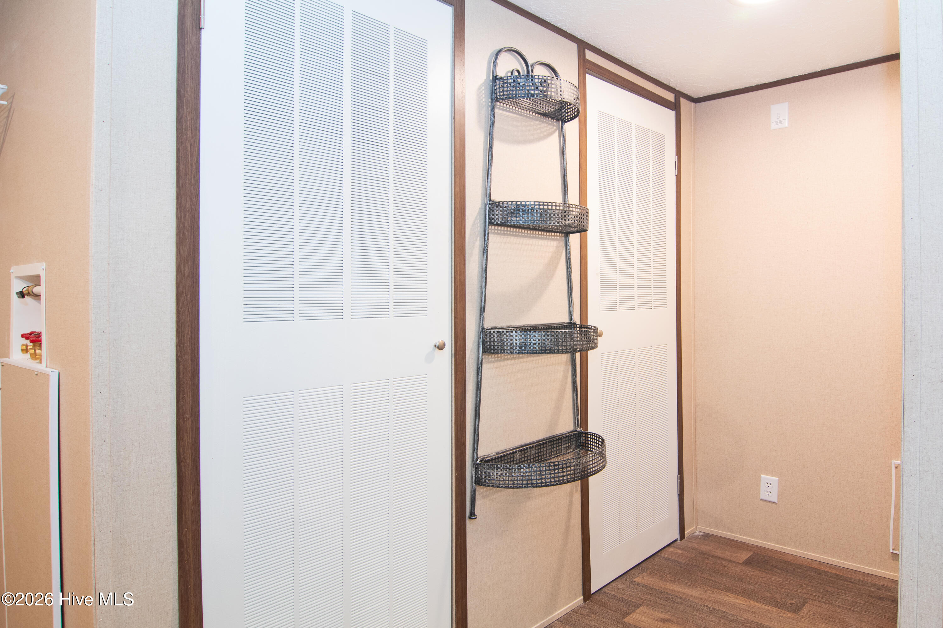 100563210 | Photo 27