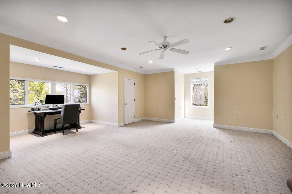 100564190 | Photo 29