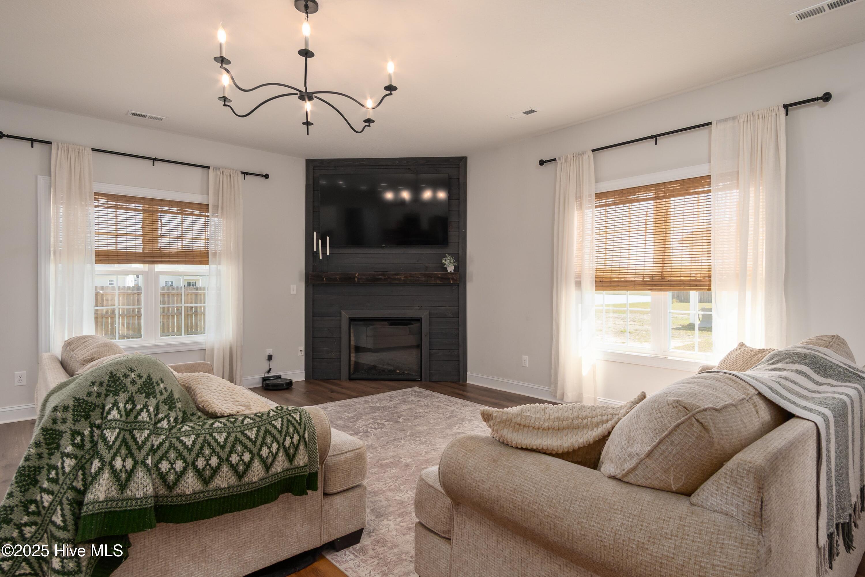 100502519 | Photo 10