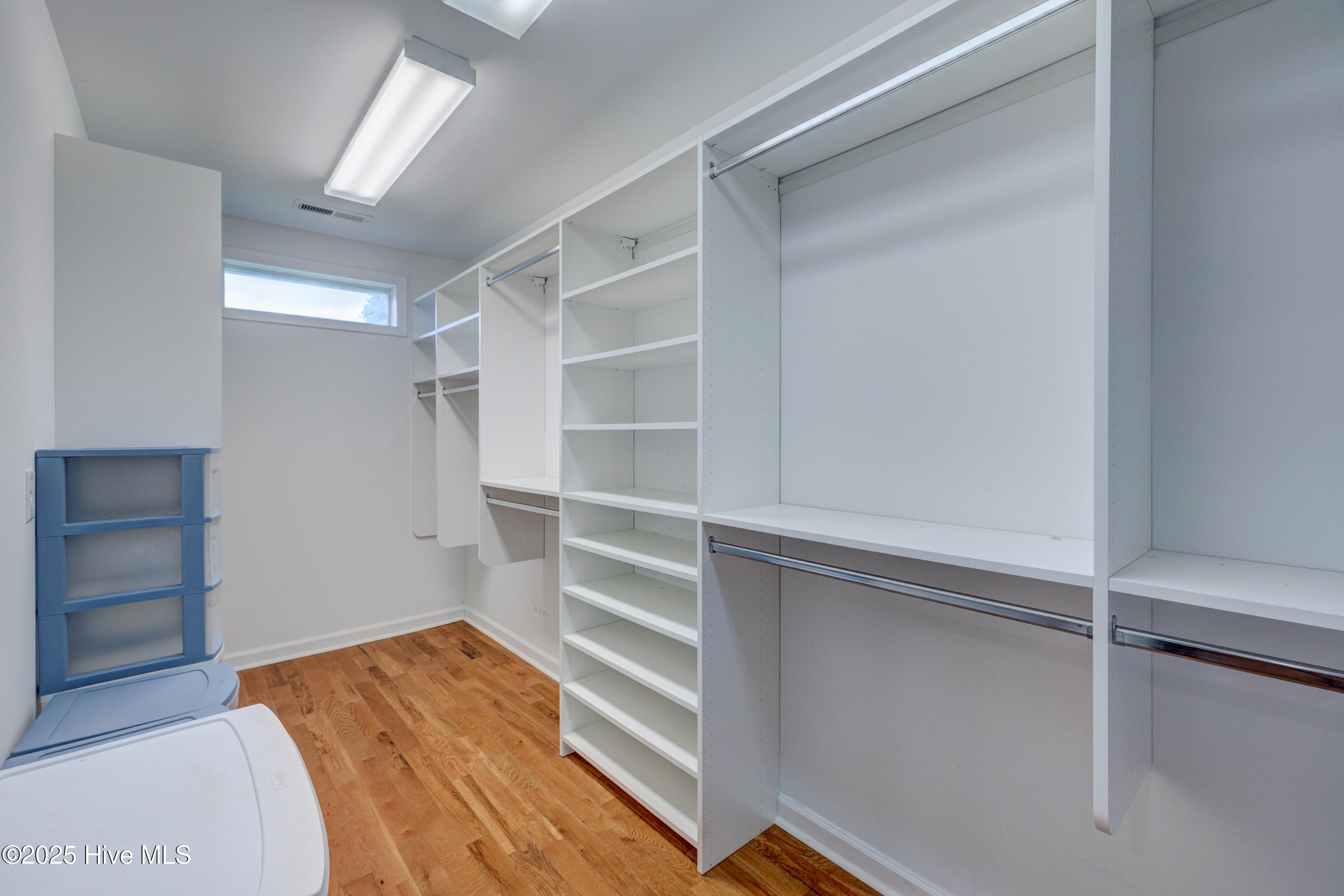 100523931 | Photo 36