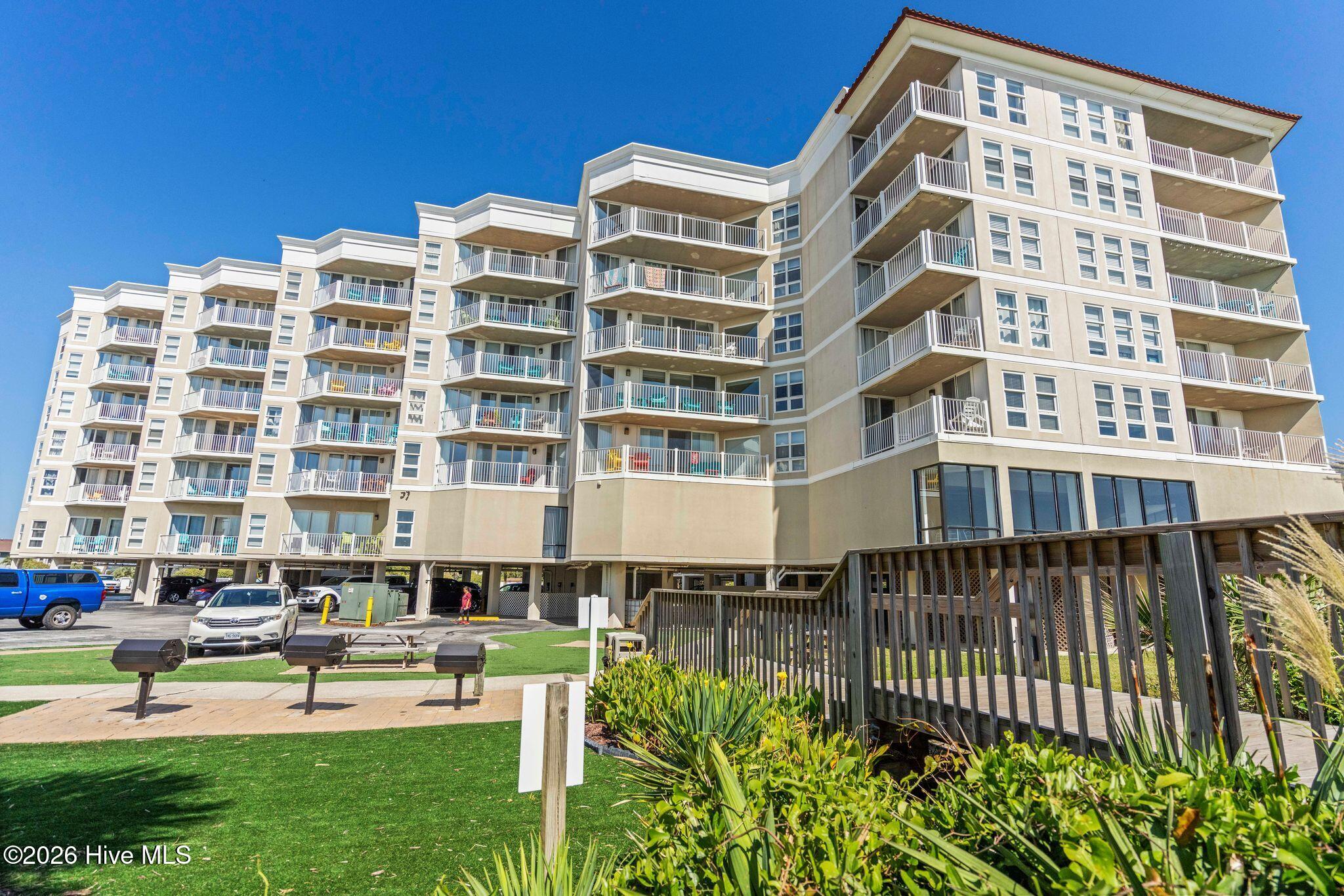 100564198 | Photo 53