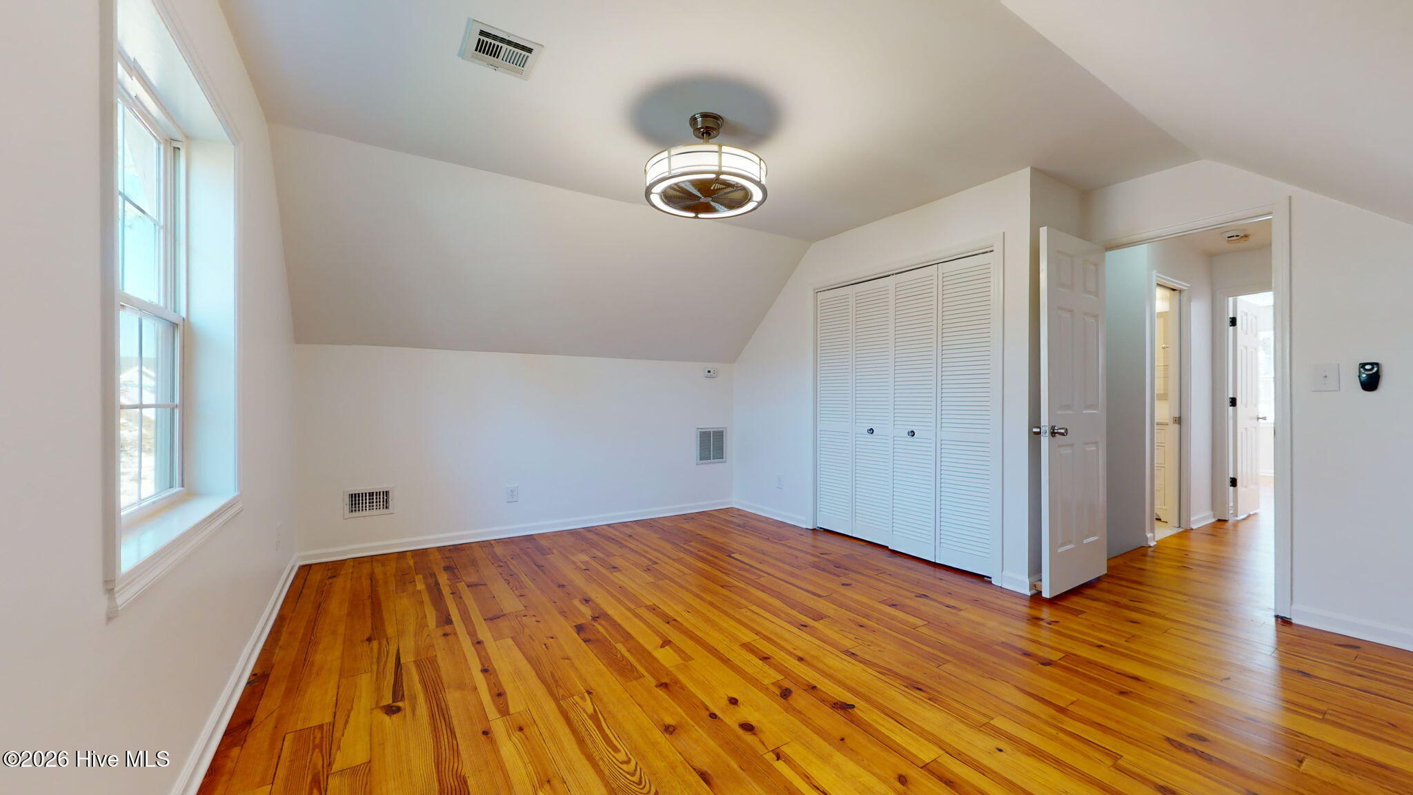 100554619 | Photo 43