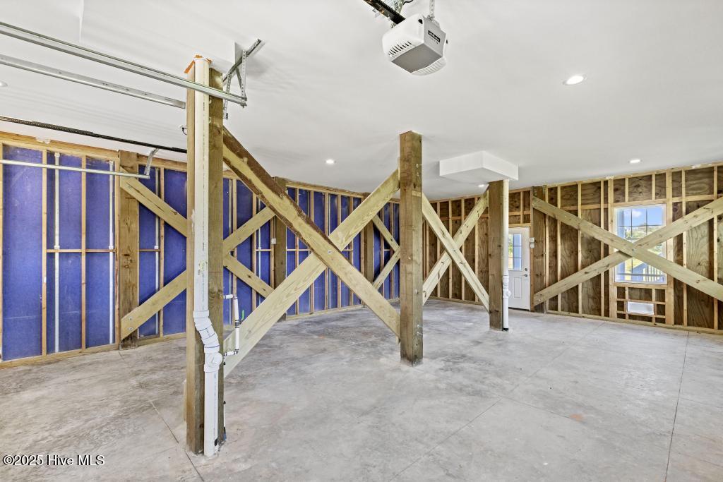 100535479 | Photo 30