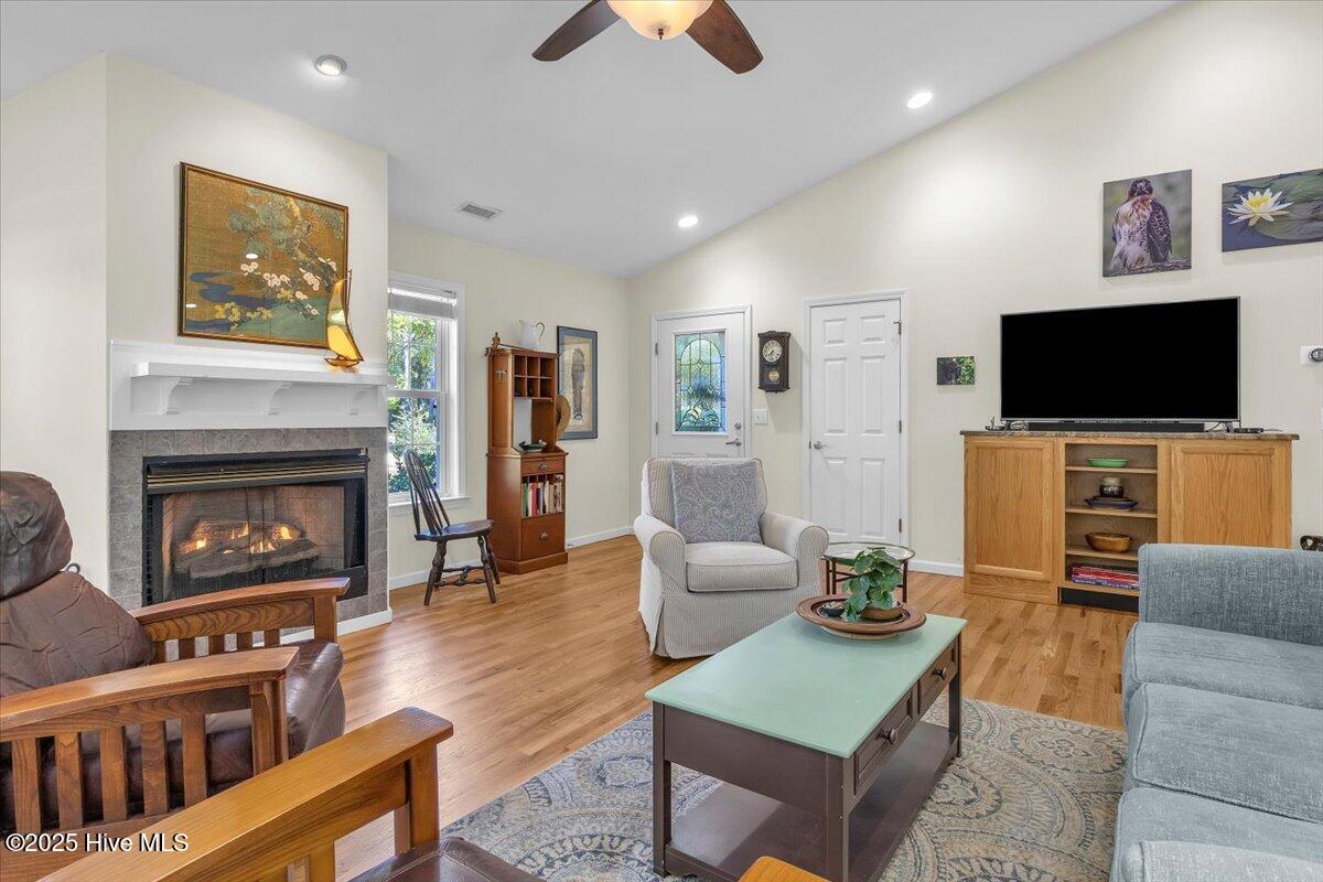 100536639 | Photo 12