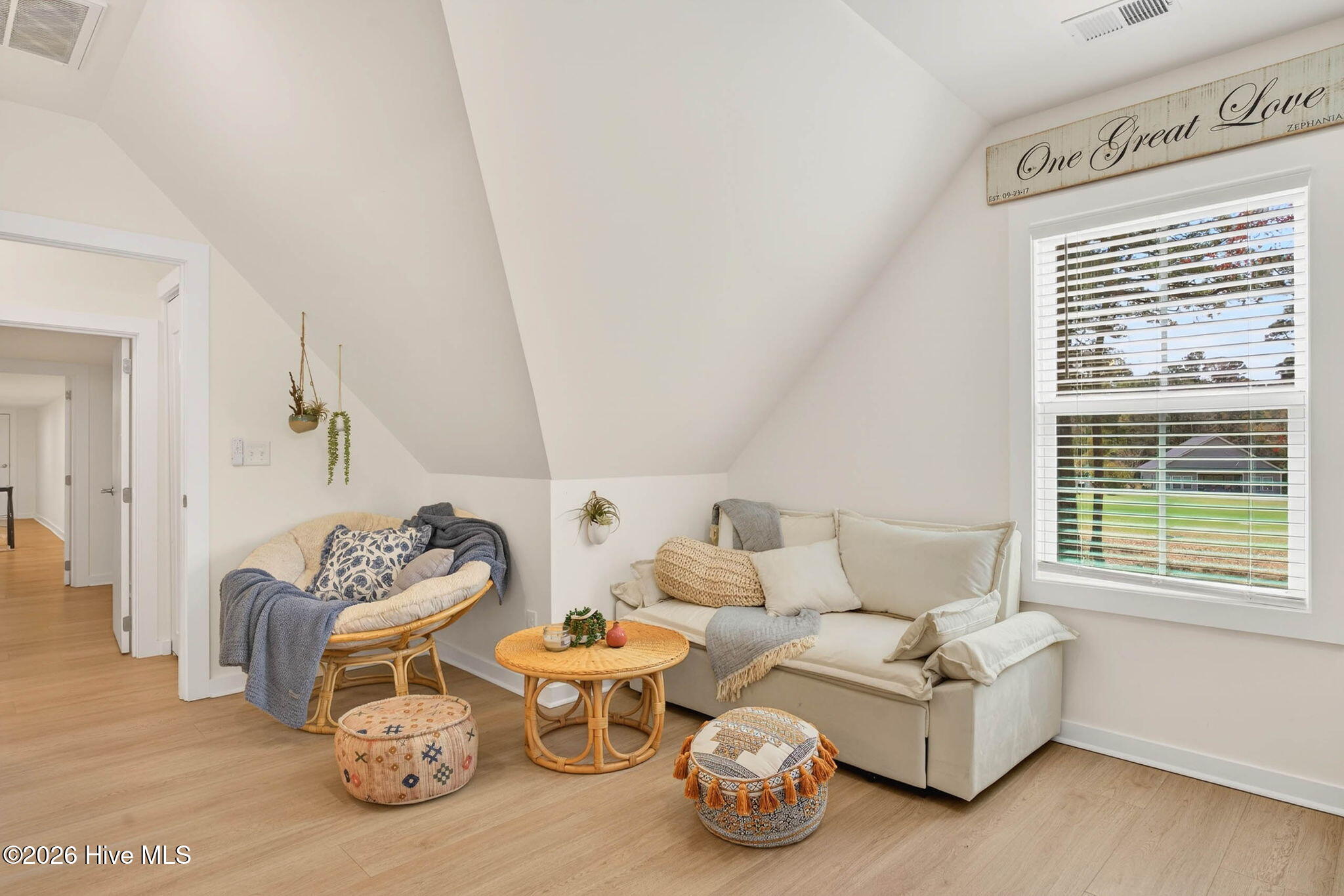 100563194 | Photo 33