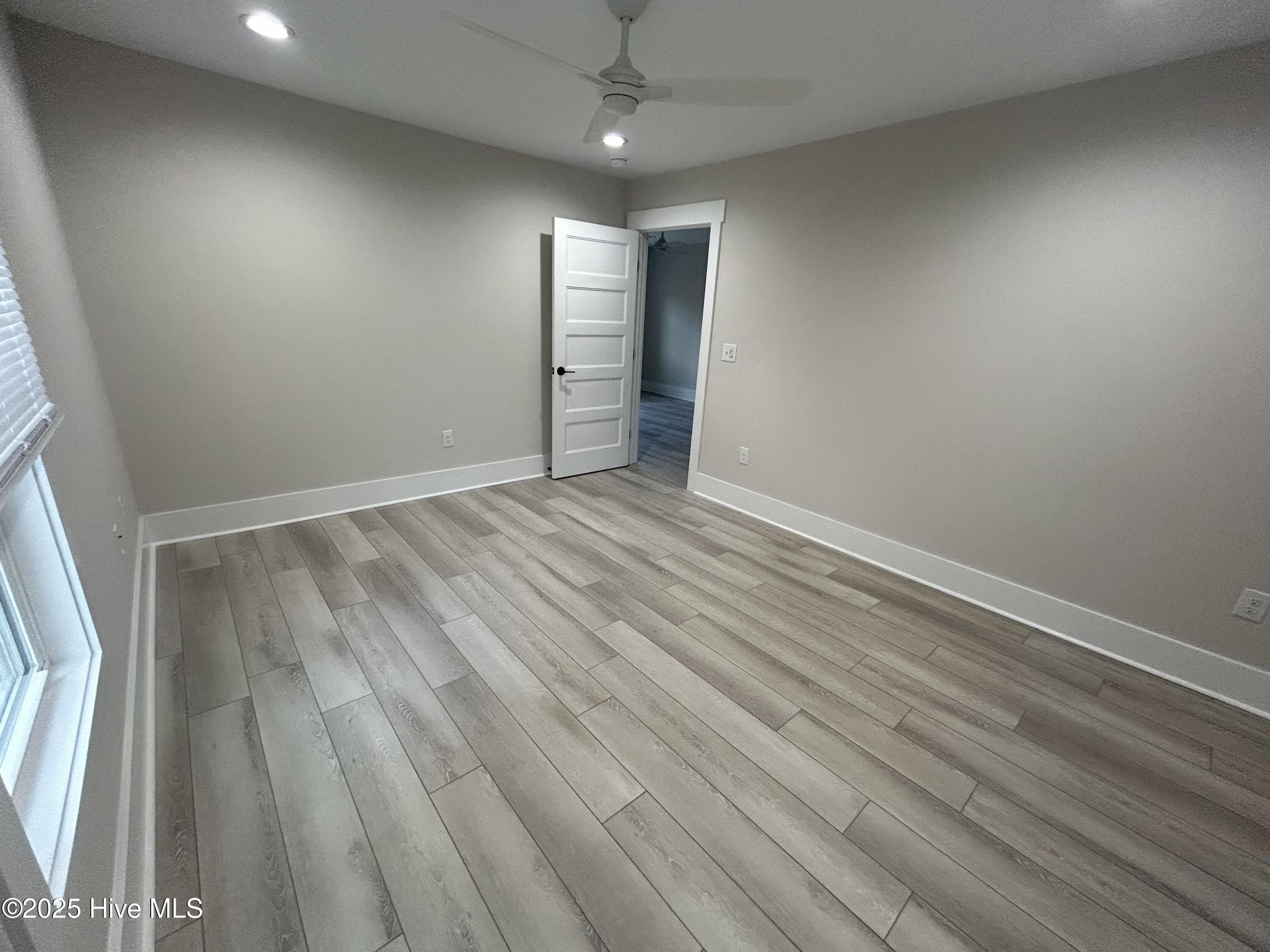 100541587 | Photo 32